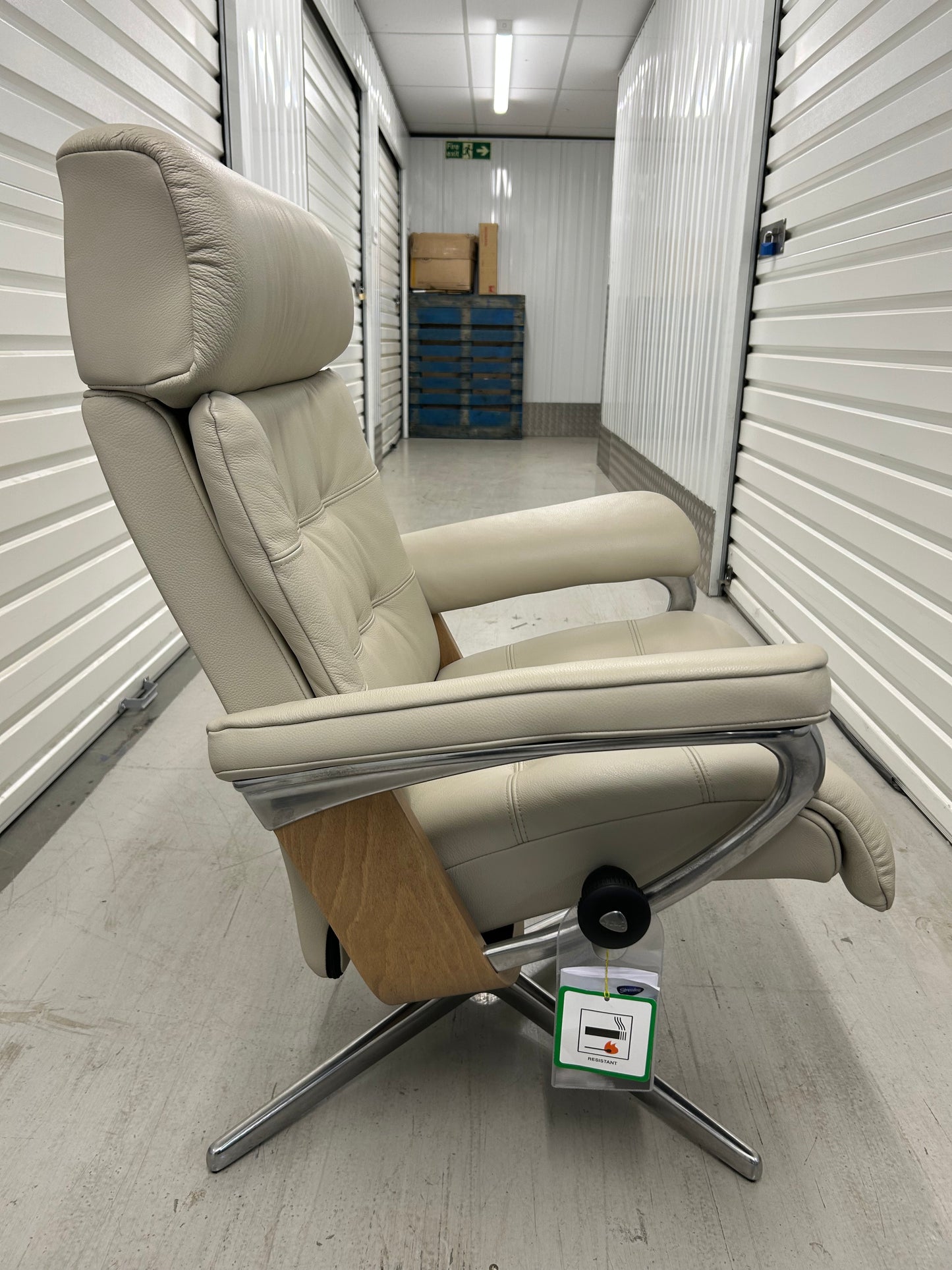 Ekornes Stressless Erik Grey Leather Recliner Chair & Stool Med New