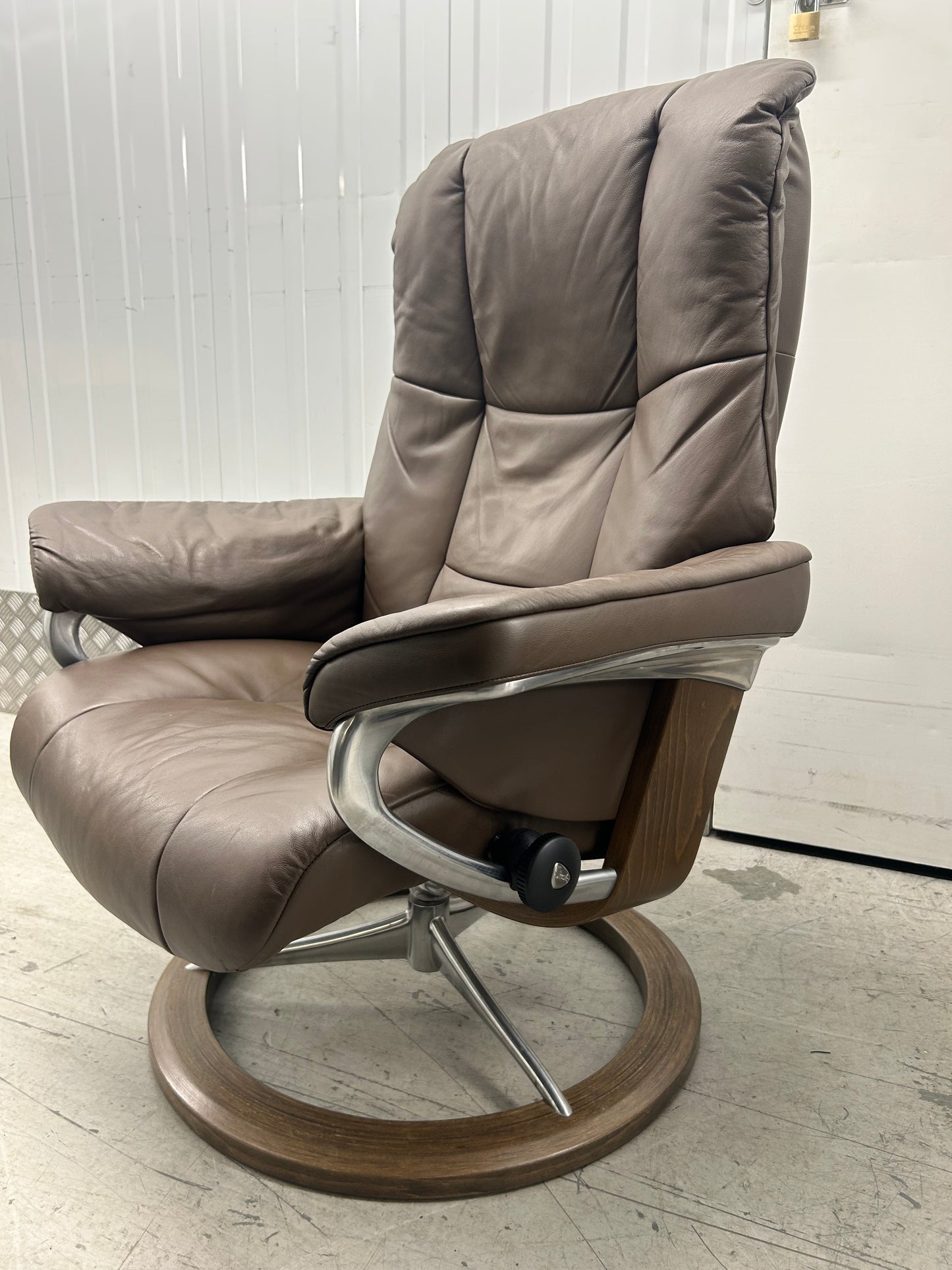 Ekornes Stressless Signature Mayfair Chestnut Leather Recliners Medium Pair Pre-Loved