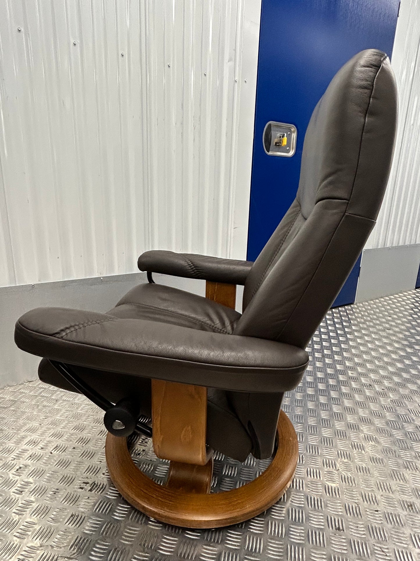 Ekornes Stressless Consul Recline & Swivel Brown Leather Chairs & Stool Pair Pre-Loved