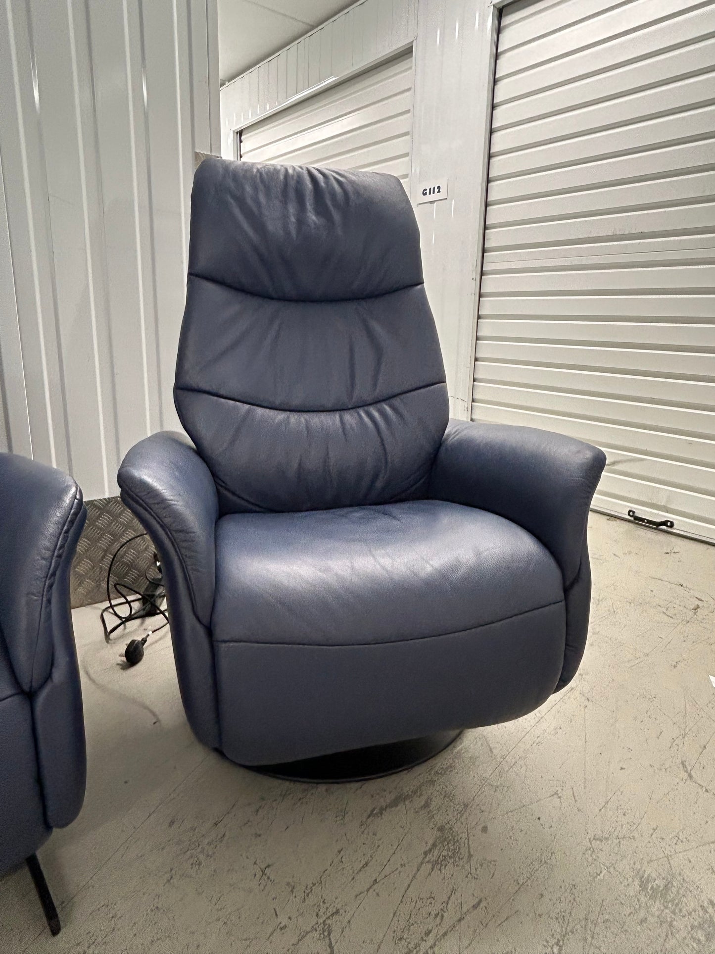 Himolla Azure Blue Leather Power Recliner Armchairs & Matching Fixed 2 Seater Sofa Pre-Loved