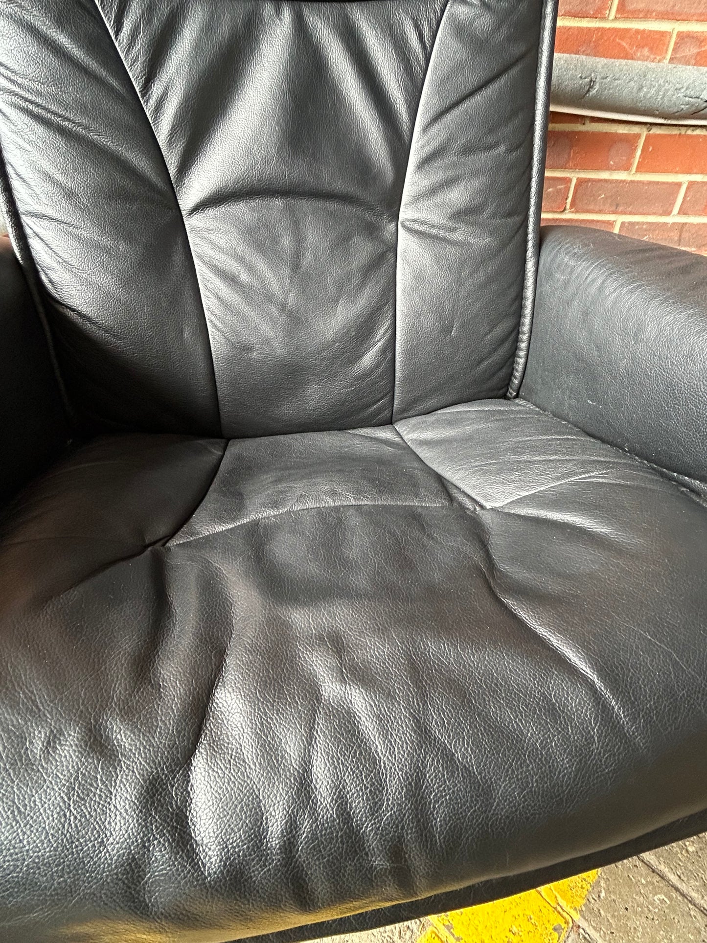 Ekornes Stressless Recline & Swivel Black Leather Chairs & Stools Pair Pre-Loved
