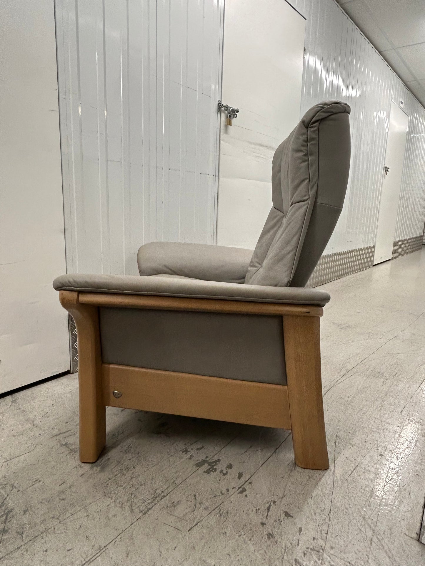 Ekornes Stressless Windsor Recliner Armchairs & Footstools Silver Grey Pair 2023 Pre-Loved