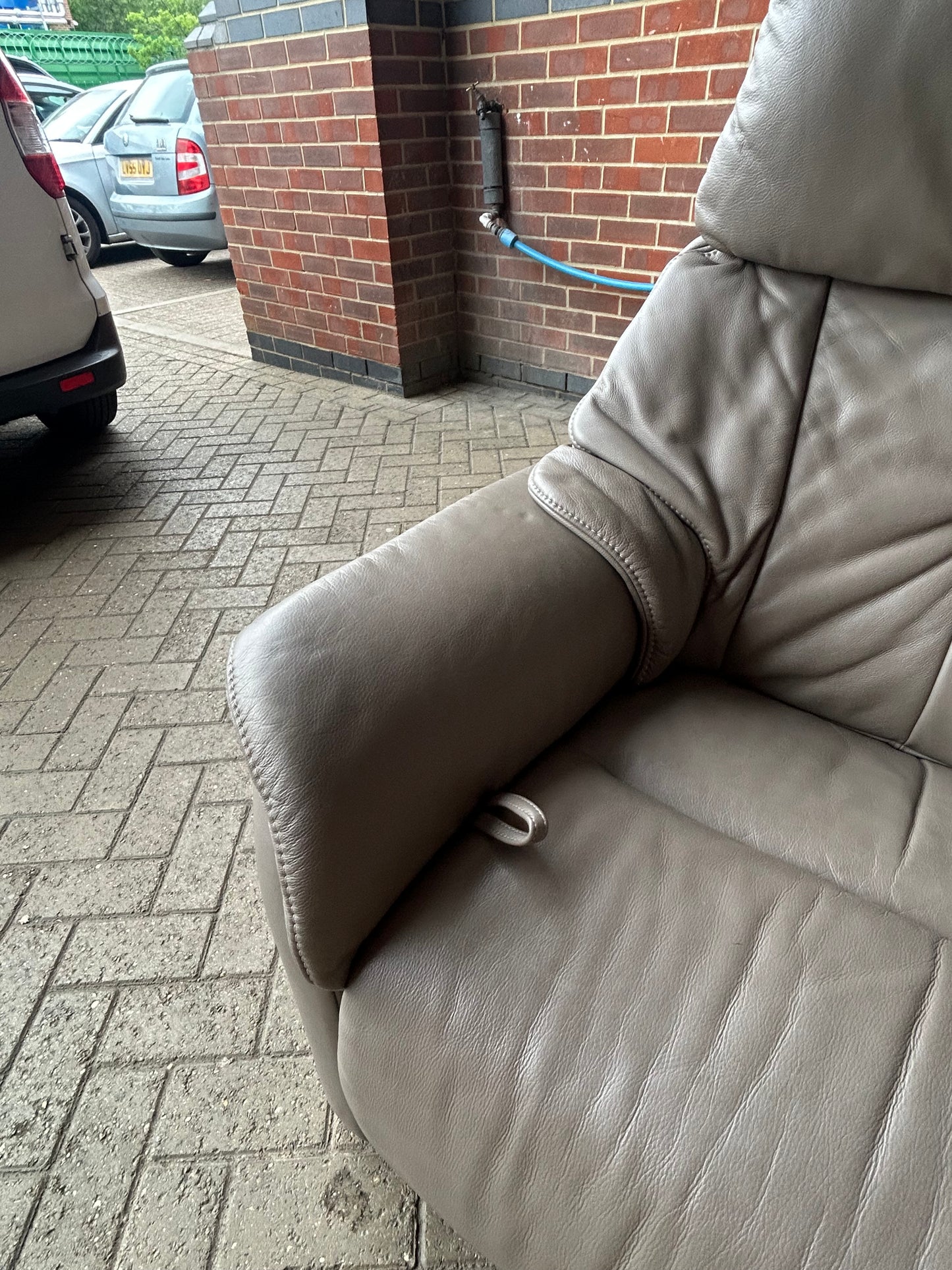 Himolla 3 Seater Curved Leather Recliner Sofa With Retractable Table Pre-Loved