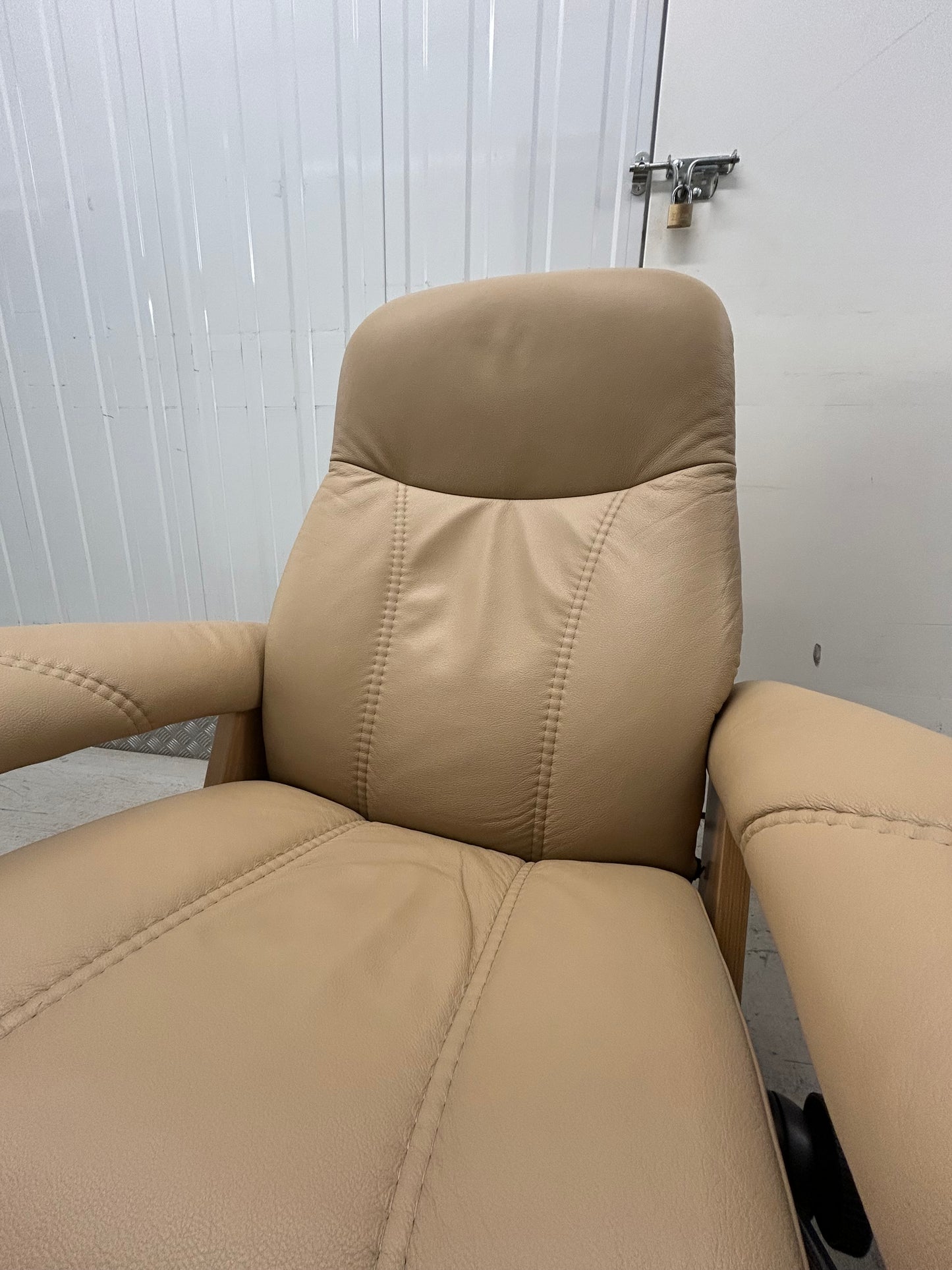 Ekornes Stressless Signature Consul Latte Leather Chairs & Stools Pair 1 Medium, 1 Large Pre-Loved