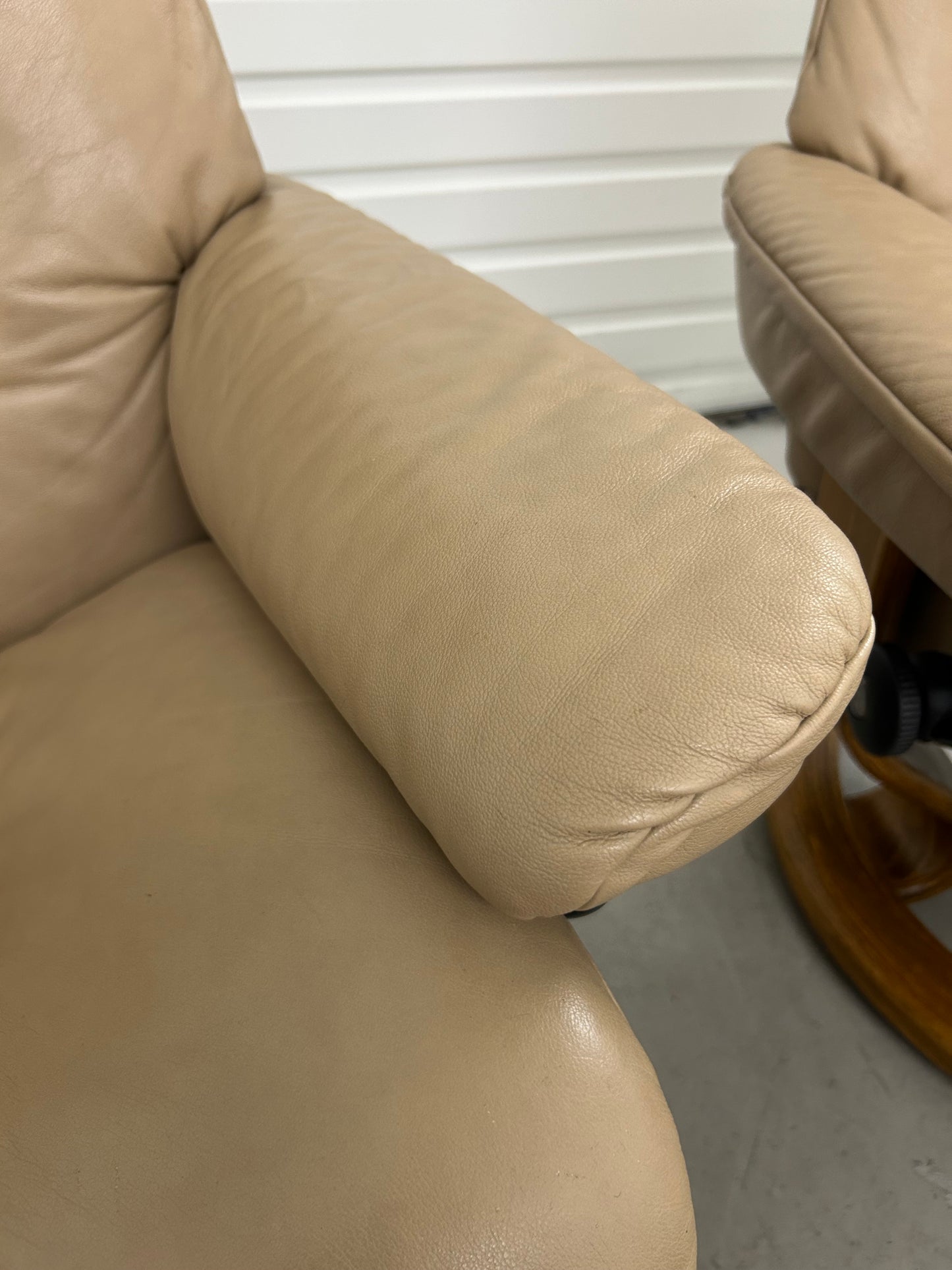 Ekornes Stressless Large Mayfair Recline/Swivel Sand Leather Armchairs & Stools Pre-Loved