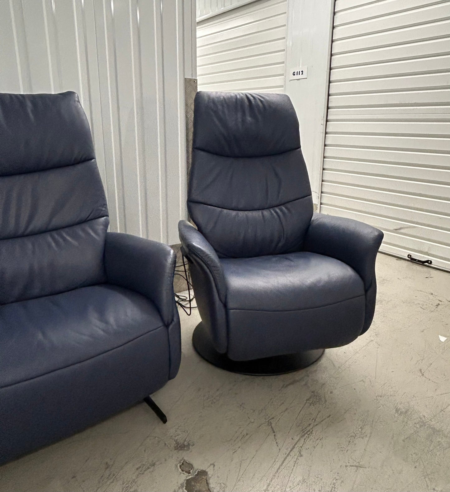 Himolla Azure Blue Leather Power Recliner Armchairs & Matching Fixed 2 Seater Sofa Pre-Loved