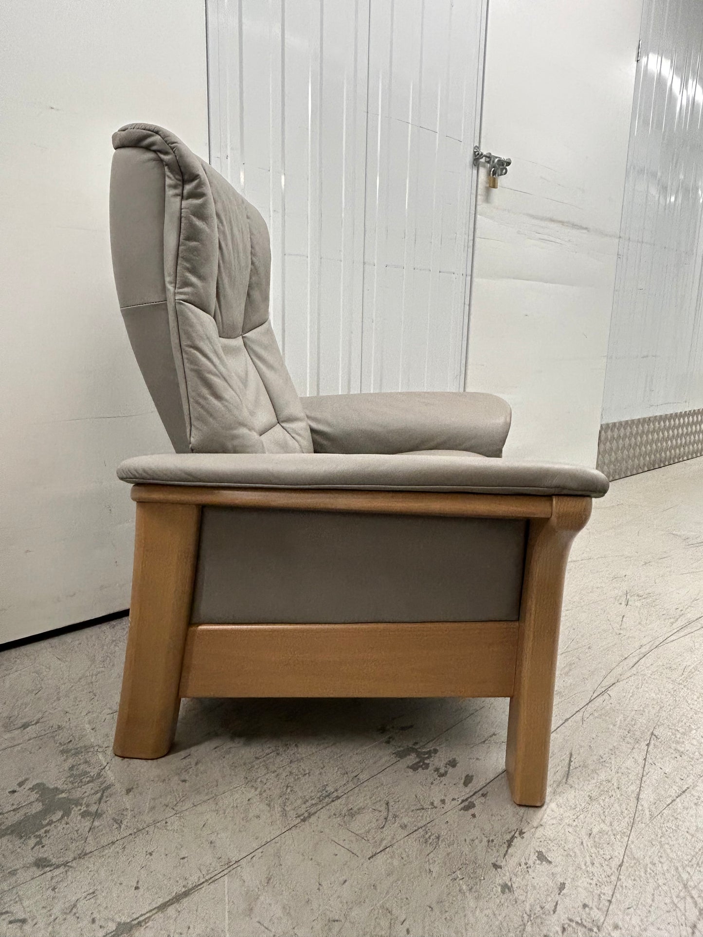 Ekornes Stressless Windsor Recliner Armchairs & Footstools Silver Grey Pair 2023 Pre-Loved
