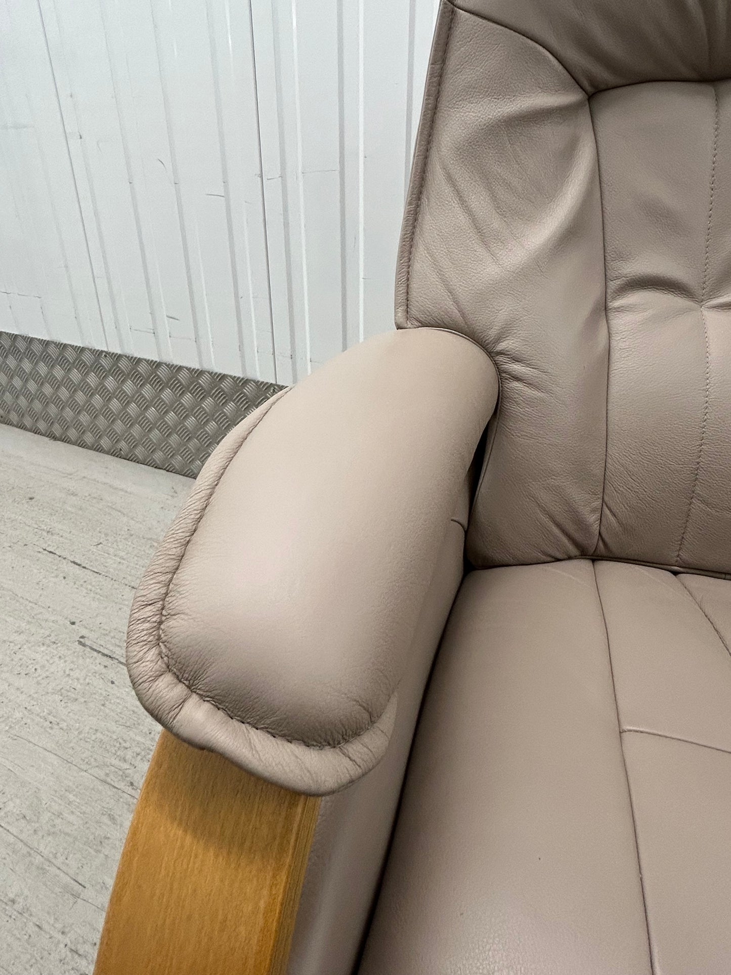 Himolla Mosel  Power Fels Leather Recline & Swivel Chairs Integrated Footrests Pre-Loved
