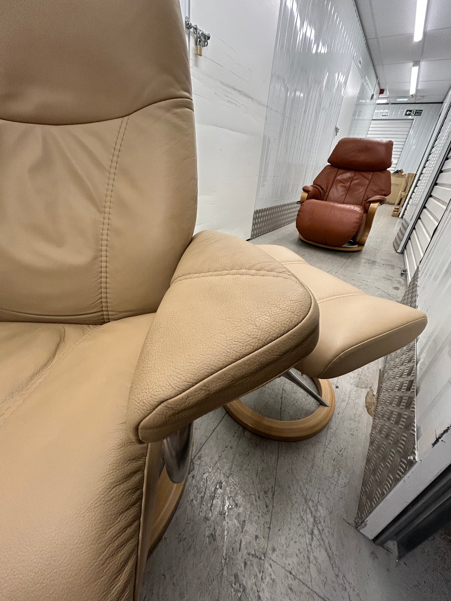 Ekornes Stressless Signature Consul Latte Leather Chairs & Stools Pair 1 Medium, 1 Large Pre-Loved