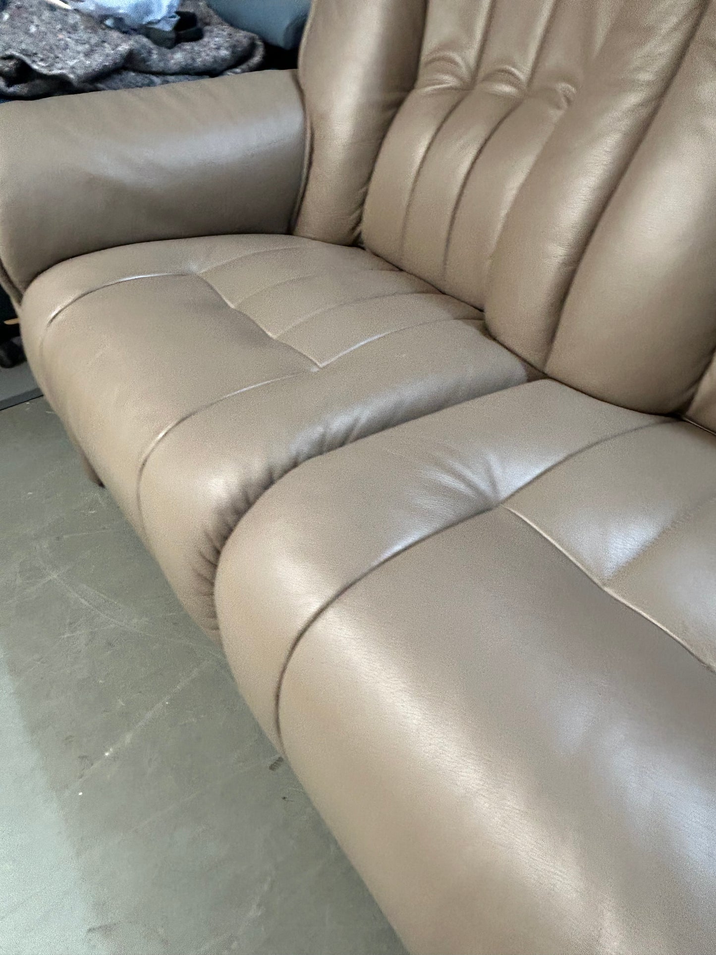 Himolla Rhine 3 Seater Earth Leather Fixed Sofa (Non Recliner) Pre-Loved