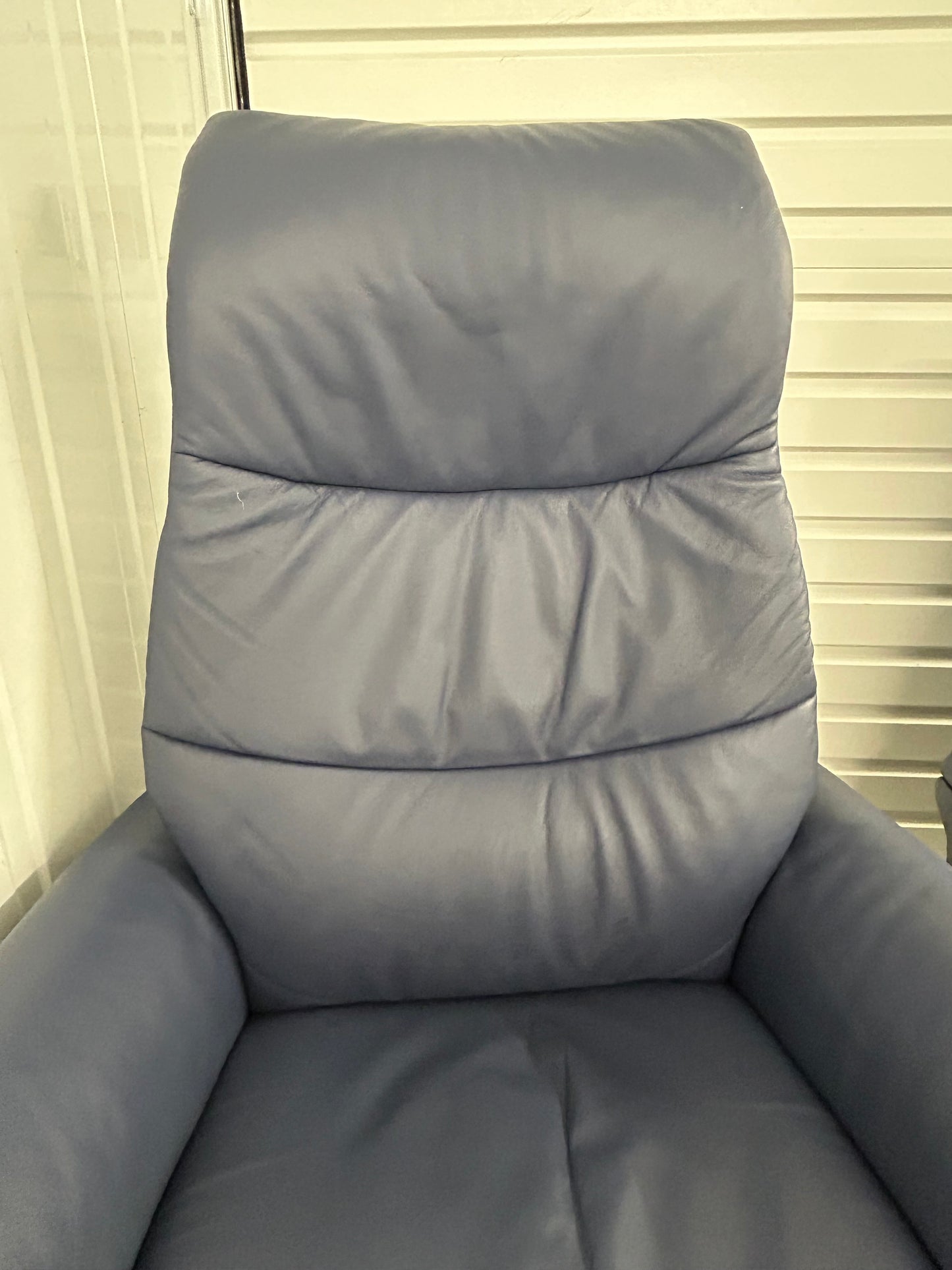 Himolla Azure Blue Leather Power Recliner Armchairs & Matching Fixed 2 Seater Sofa Pre-Loved