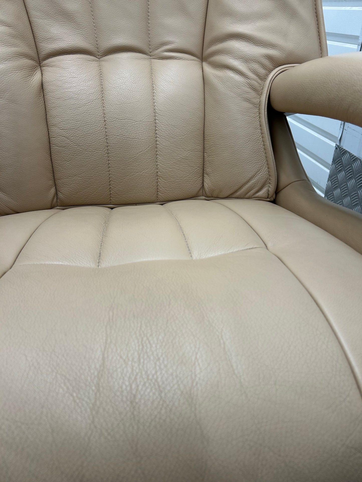 Himolla Mosel Maxi Leather Recline & Swivel Chair Integrated Footrest Pre-Loved