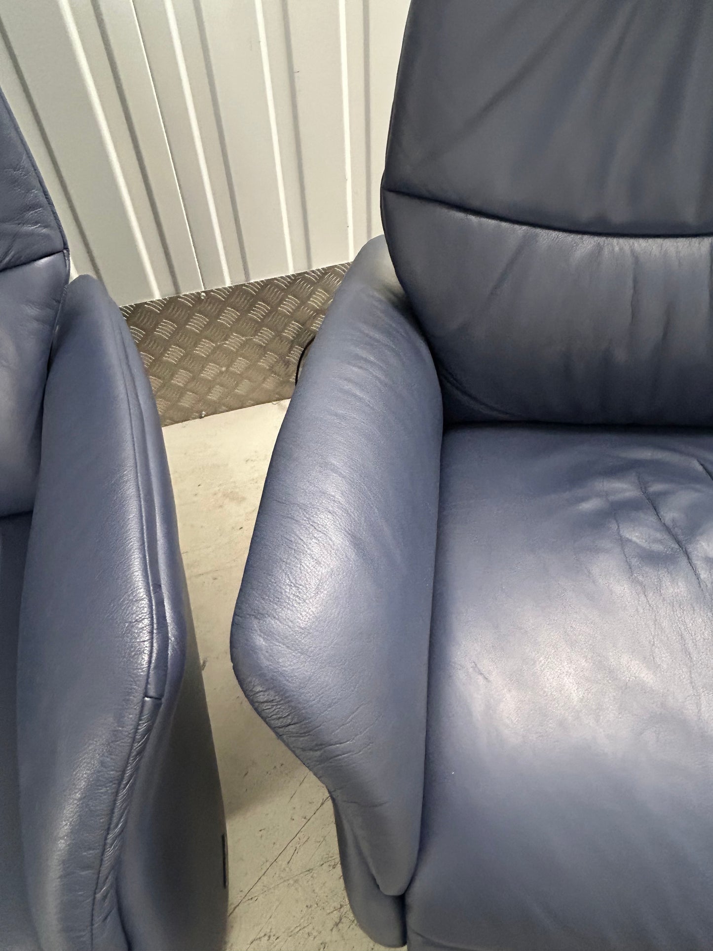 Himolla Azure Blue Leather Power Recliner Armchairs & Matching Fixed 2 Seater Sofa Pre-Loved