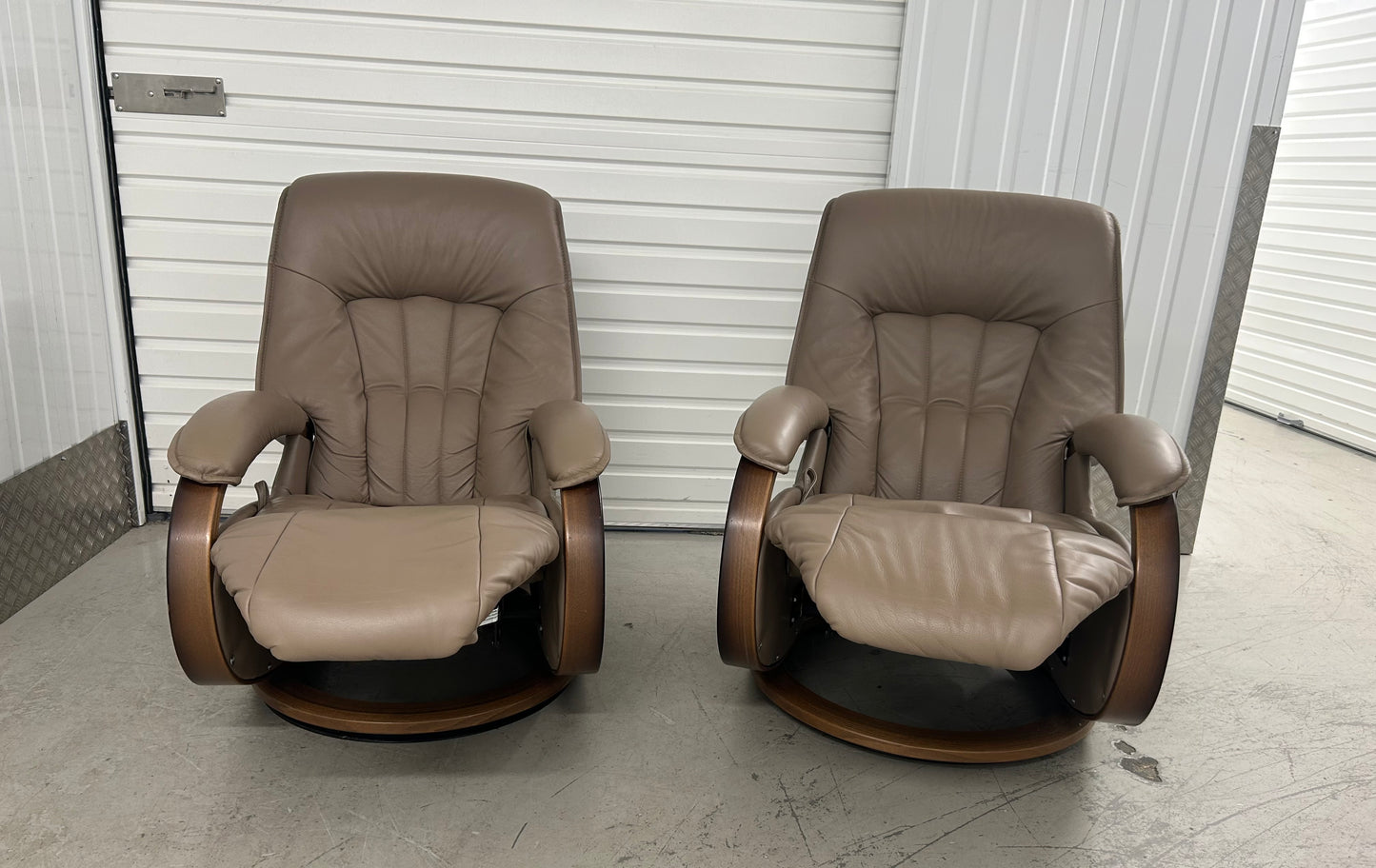 Himolla Leather Suite, 2 Mosel Recline & Swivel Chairs & Matching Recliner Sofa 2020 Pre-Loved