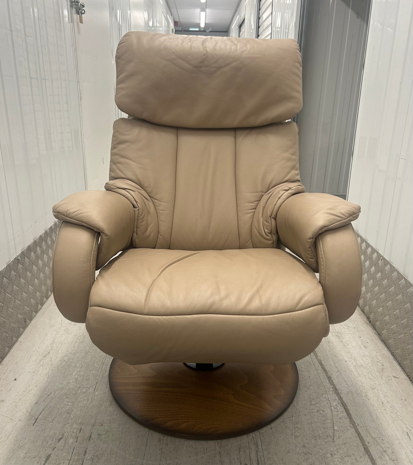 Himolla Tobi Leather Recline & Swivel Armchair With Integrated Footrest 2022 Pre-Loved