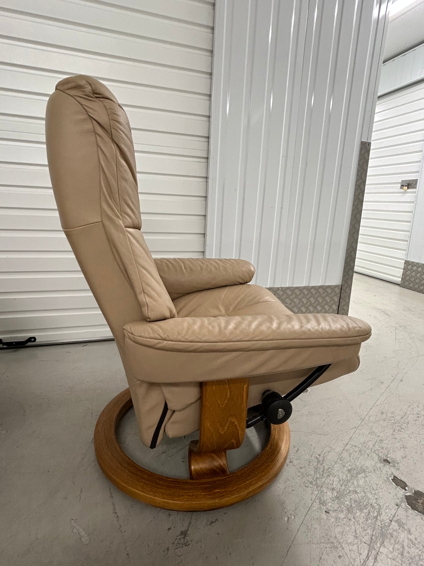 Ekornes Stressless Large Mayfair Recline/Swivel Sand Leather Armchairs & Stools Pre-Loved