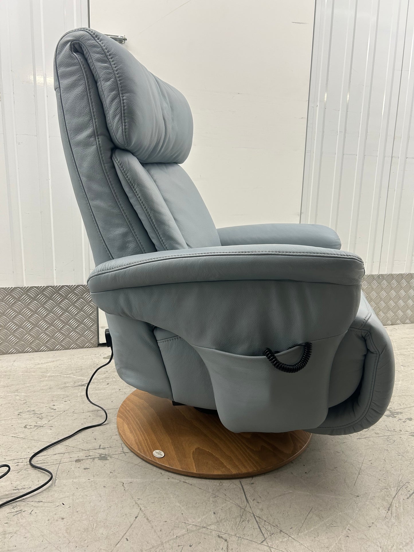 Himolla Sinatra Leather Power Recliner Lift & Rise With Integrated Footrest 2018 Pre-Loved