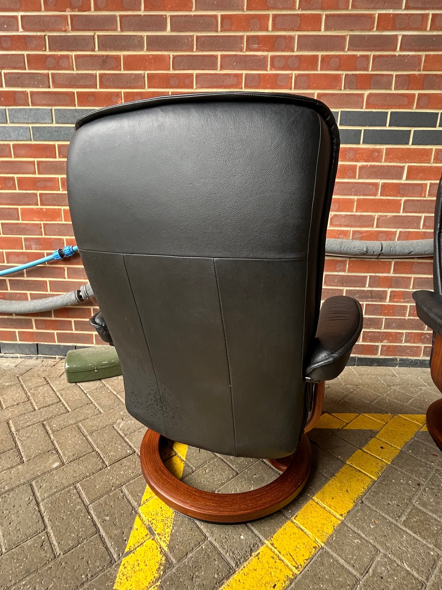 Ekornes Stressless Recline & Swivel Black Leather Chairs & Stools Pair Pre-Loved