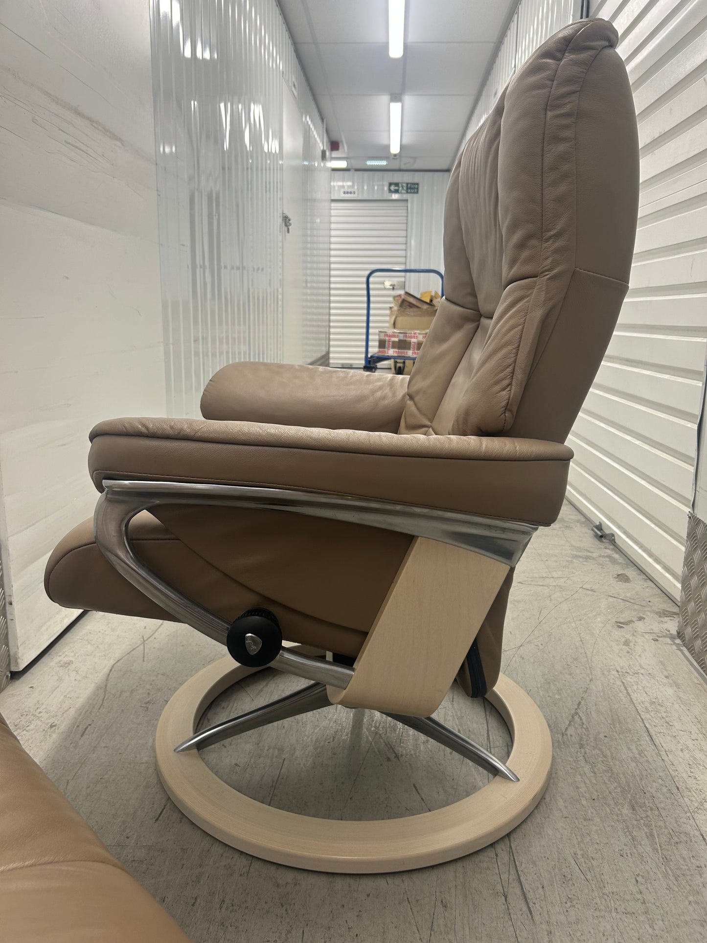 Ekornes Stressless Signature Mayfair Funghi Leather Recliner Chair & Stool Large Pre-Loved