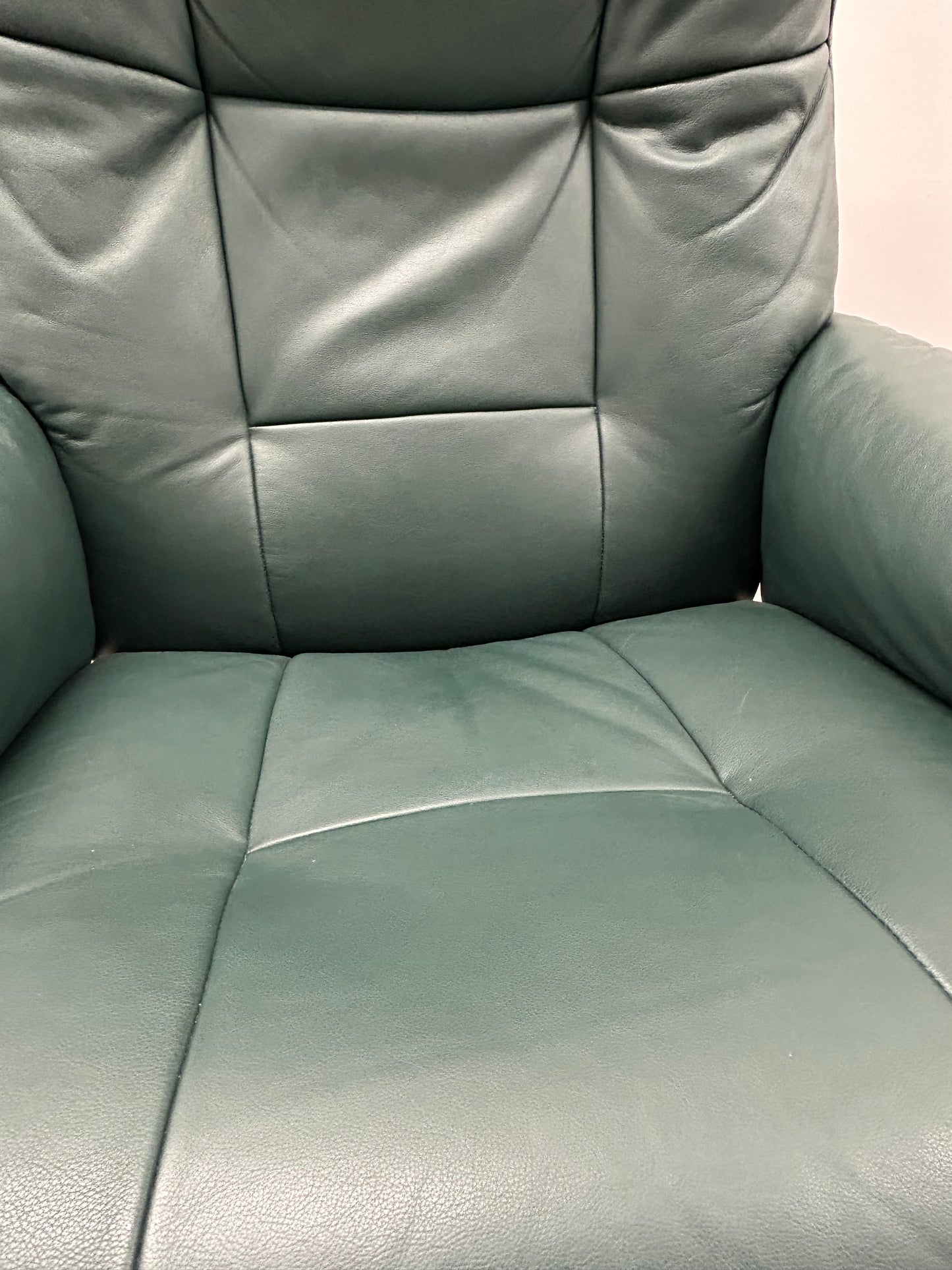 Ekornes Stressless Mayfair Medium Size Green Leather Power Recliners Pair Pre-Loved
