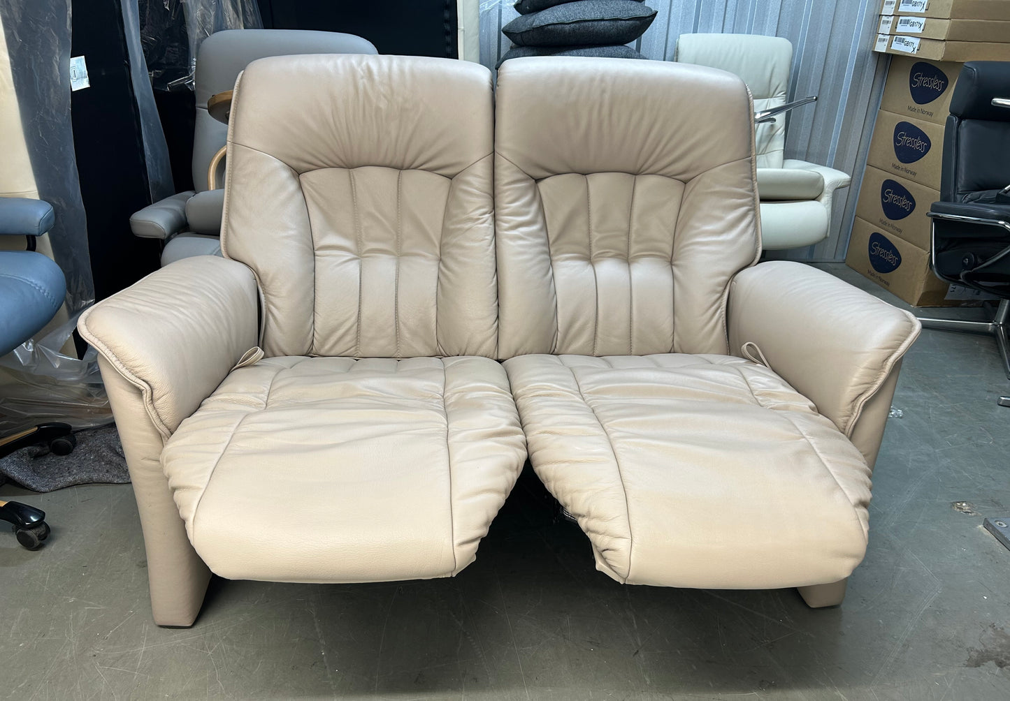Himolla Rhine 2 Seater Fels Leather Recliner Sofa With Integrated Footrests 2021 Pre-Loved