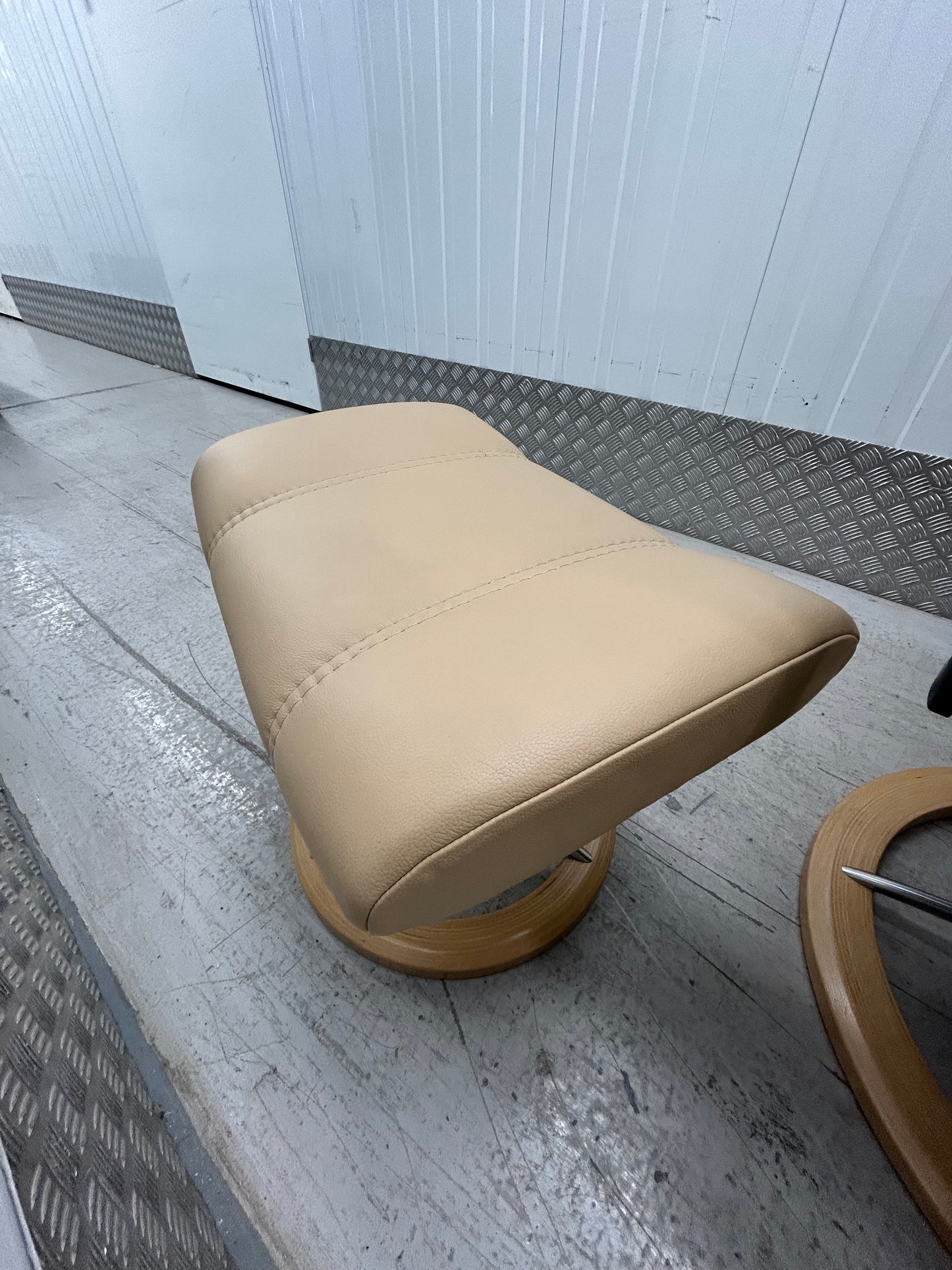 Ekornes Stressless Signature Consul Latte Leather Chairs & Stools Pair 1 Medium, 1 Large Pre-Loved