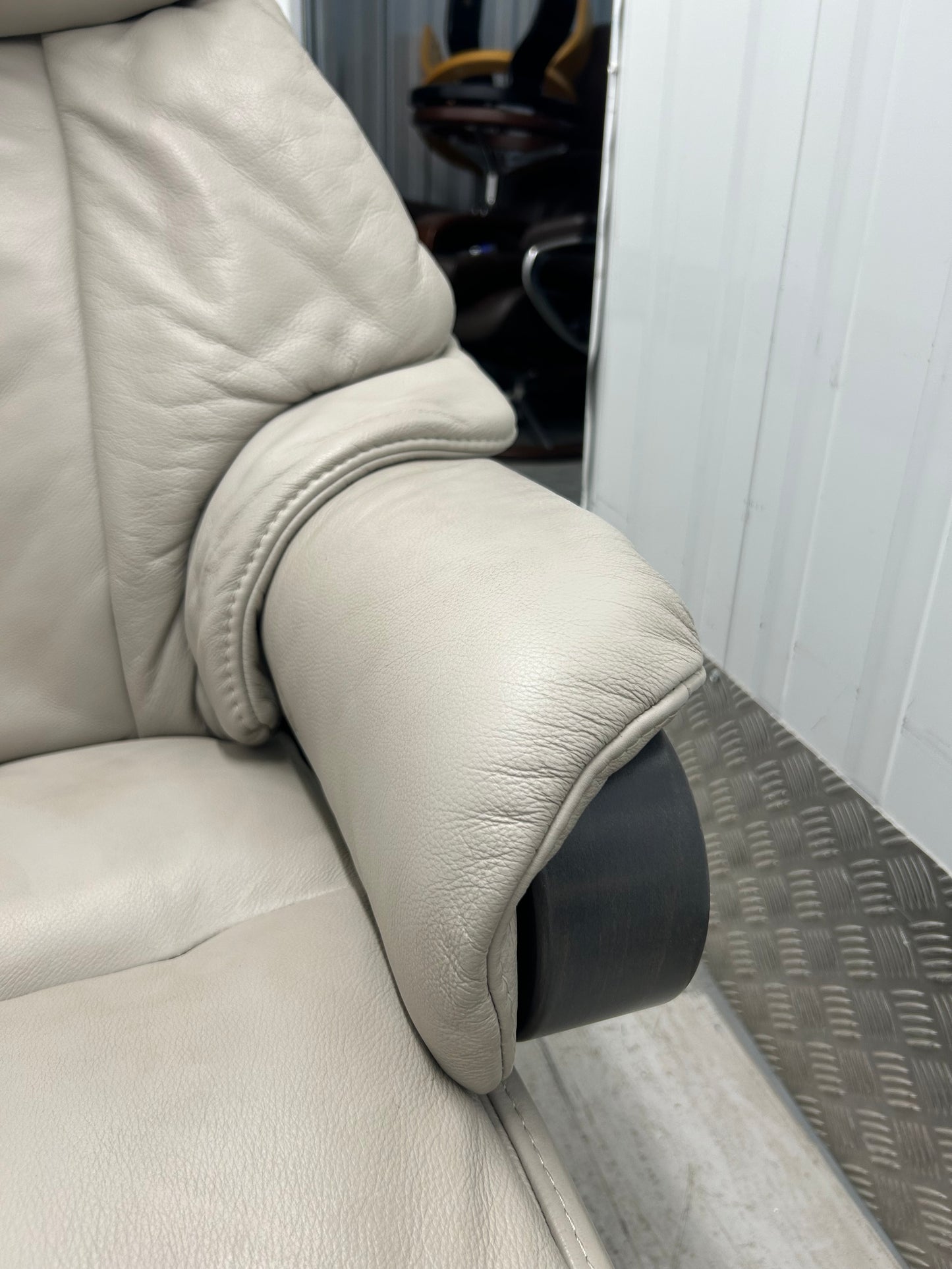 Himolla Chester Leather Recliner Armchair With Integrated Footrest Large Size Pre-Loved