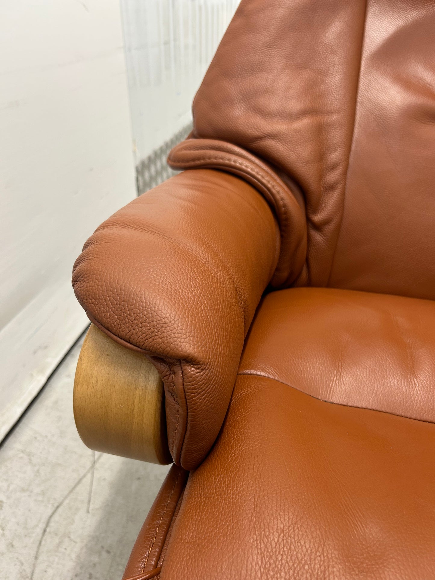 Himolla Chester Leather Recliner Armchair With Integrated Footrest Large Pre-Loved