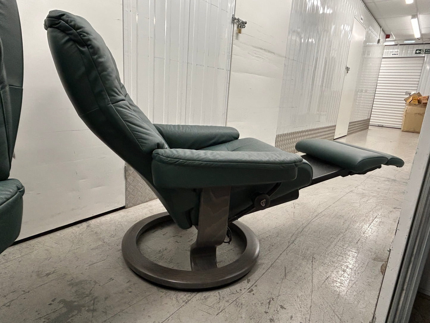 Ekornes Stressless Mayfair Medium Size Green Leather Power Recliners Pair Pre-Loved