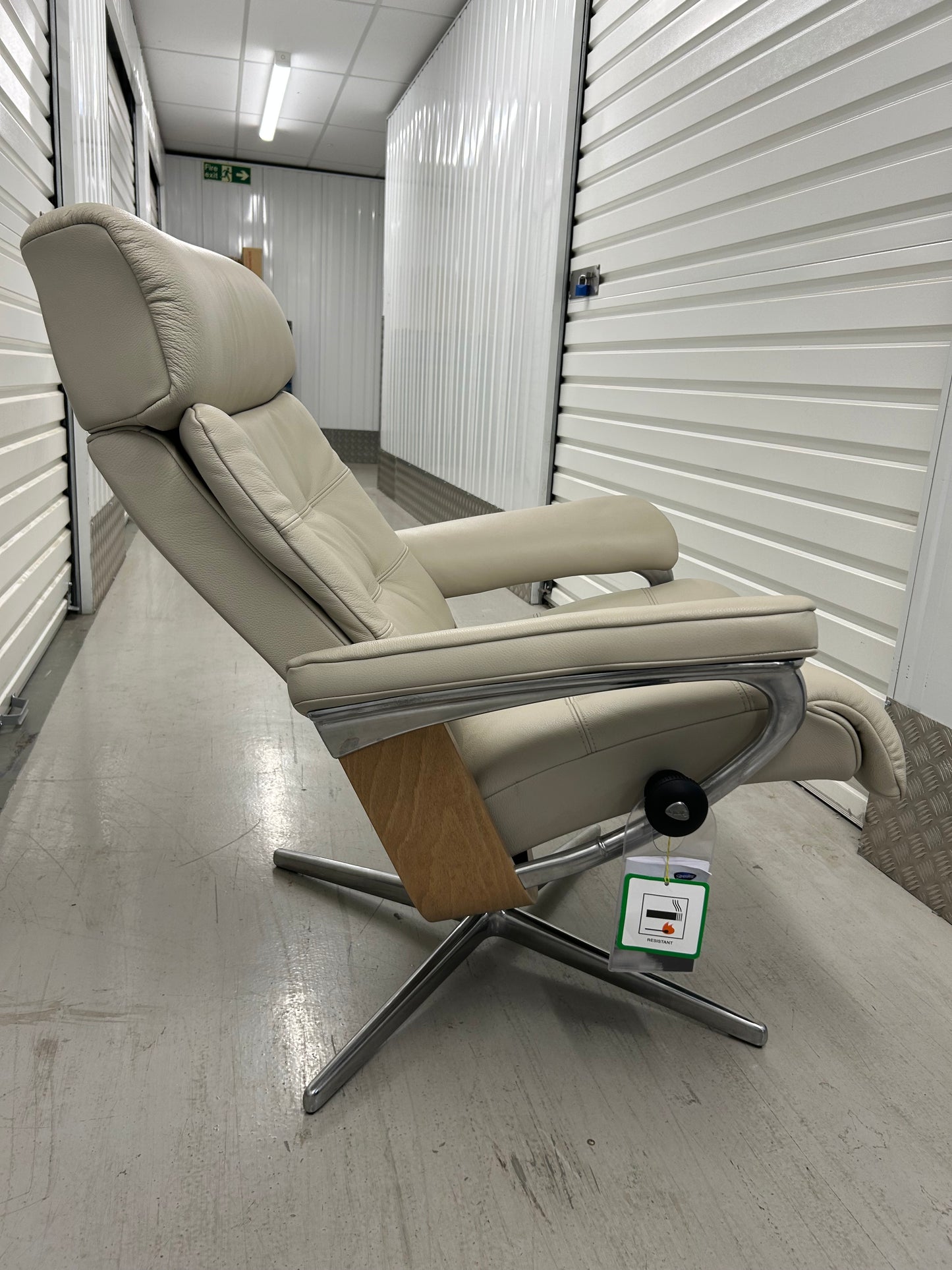 Ekornes Stressless Erik Grey Leather Recliner Chair & Stool Med New