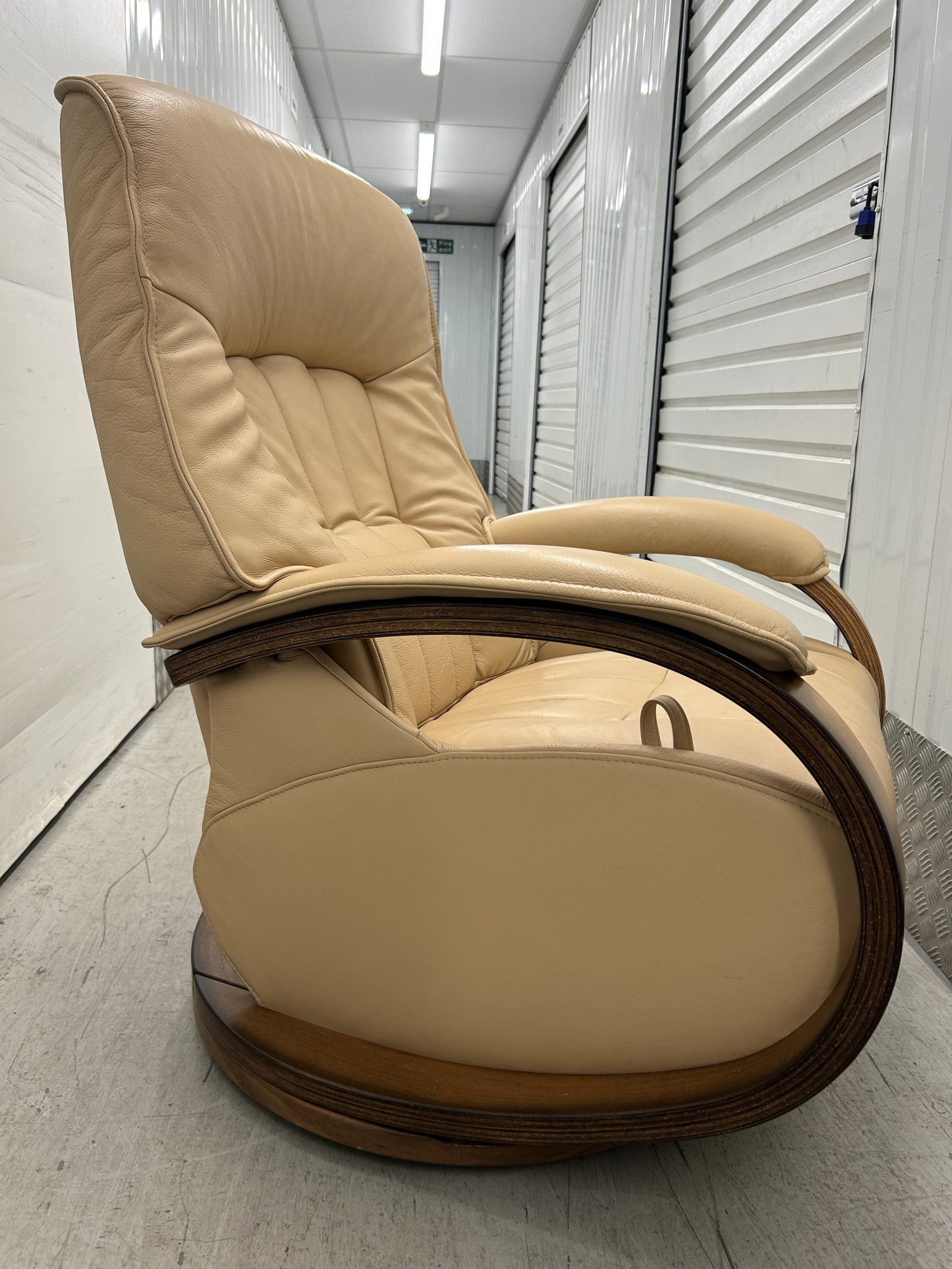 Himolla Mosel Maxi Leather Recline & Swivel Chair Integrated Footrest Pre-Loved
