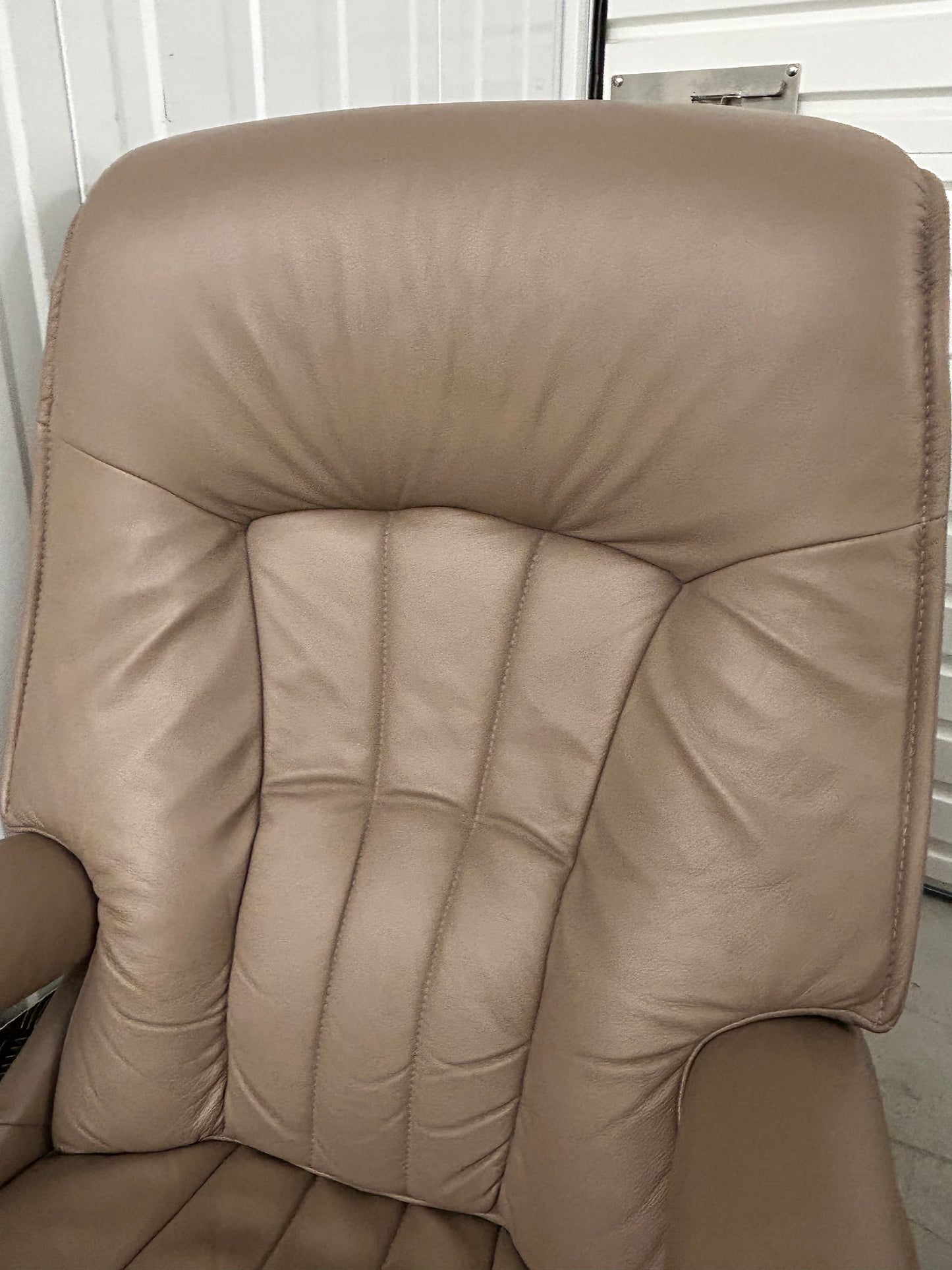 Himolla Leather Suite, 2 Mosel Recline & Swivel Chairs & Matching Recliner Sofa 2020 Pre-Loved
