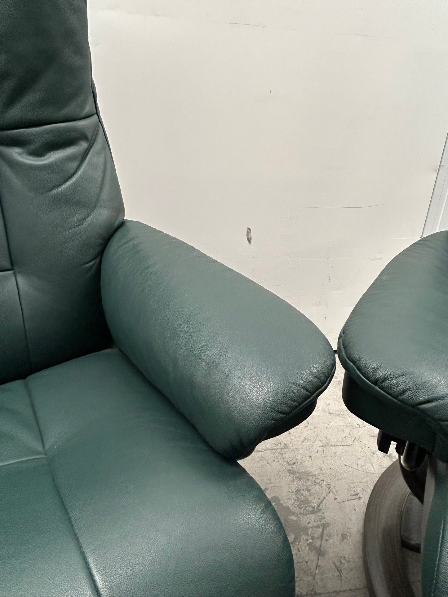 Ekornes Stressless Mayfair Medium Size Green Leather Power Recliners Pair Pre-Loved