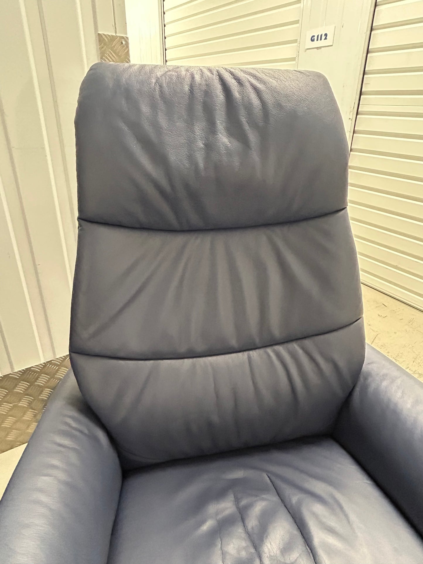 Himolla Azure Blue Leather Power Recliner Armchairs & Matching Fixed 2 Seater Sofa Pre-Loved