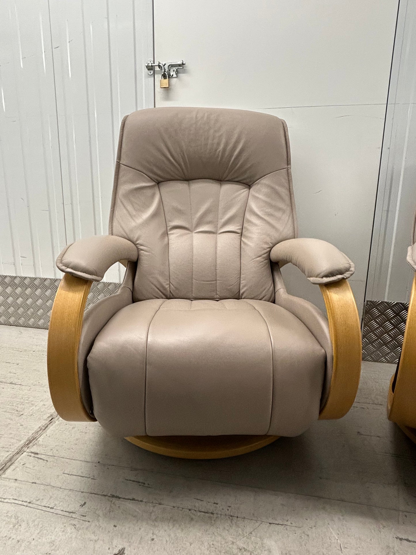 Himolla Mosel  Power Fels Leather Recline & Swivel Chairs Integrated Footrests Pre-Loved