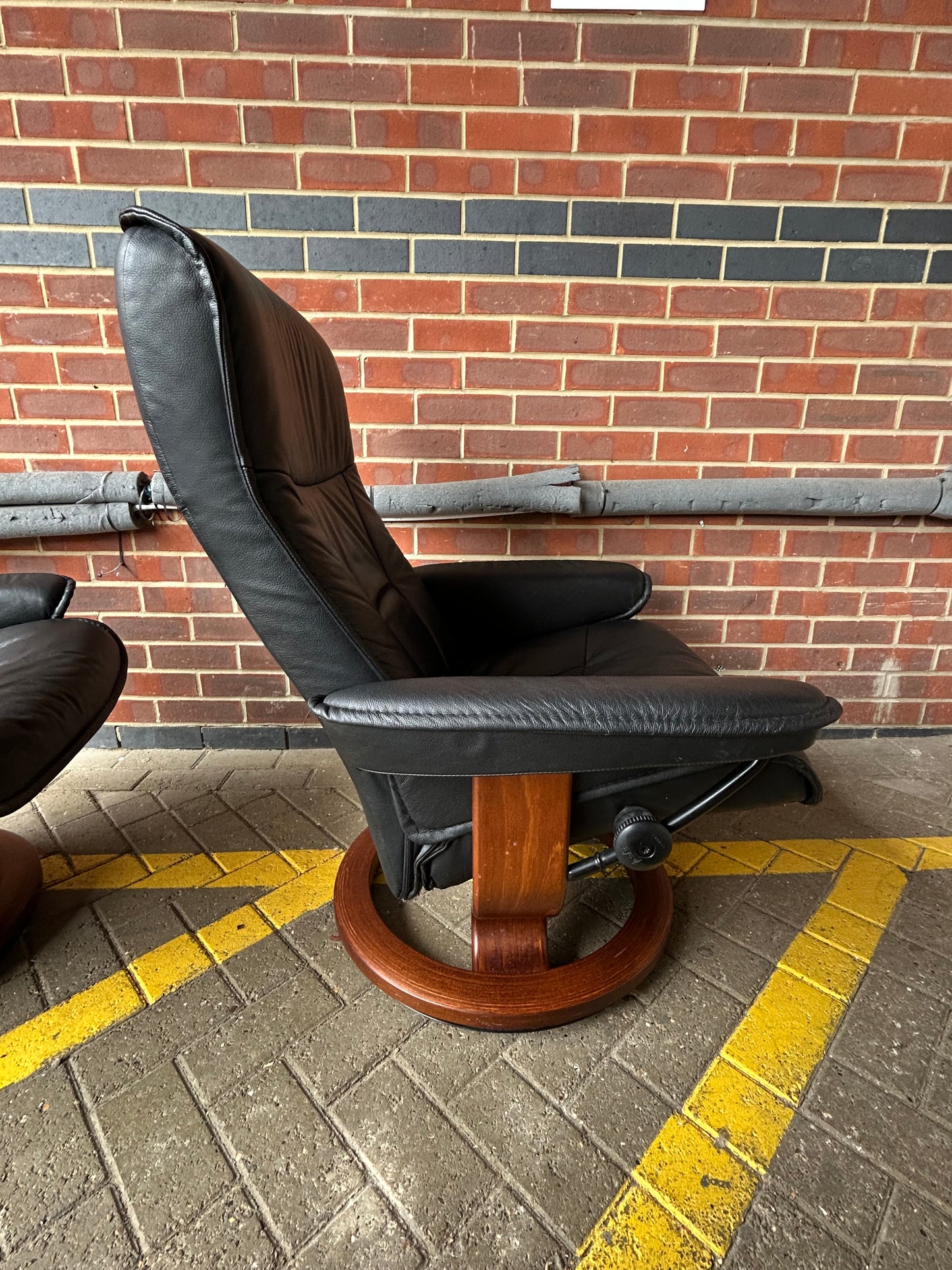 Ekornes Stressless Recline & Swivel Black Leather Chairs & Stools Pair Pre-Loved