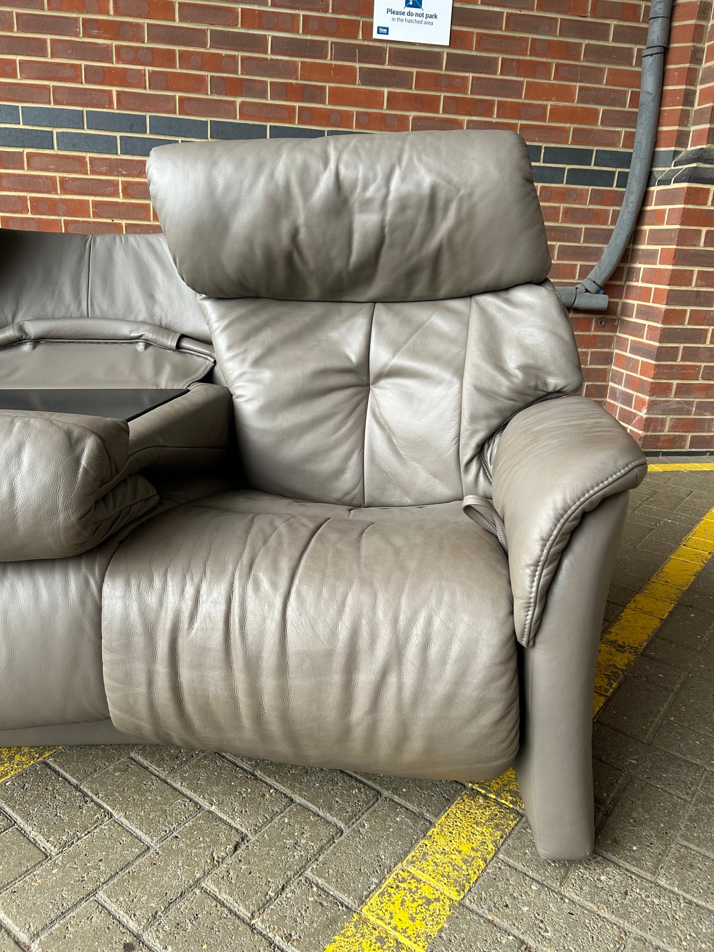 Himolla 3 Seater Curved Leather Recliner Sofa With Retractable Table Pre-Loved