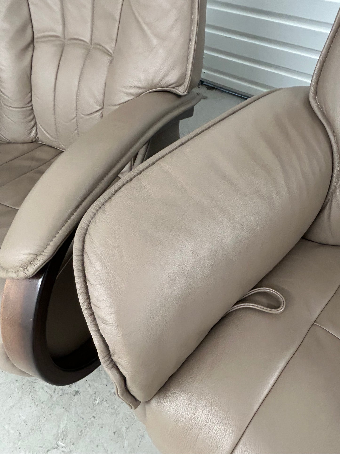 Himolla Leather Suite, 2 Mosel Recline & Swivel Chairs & Matching Recliner Sofa 2020 Pre-Loved