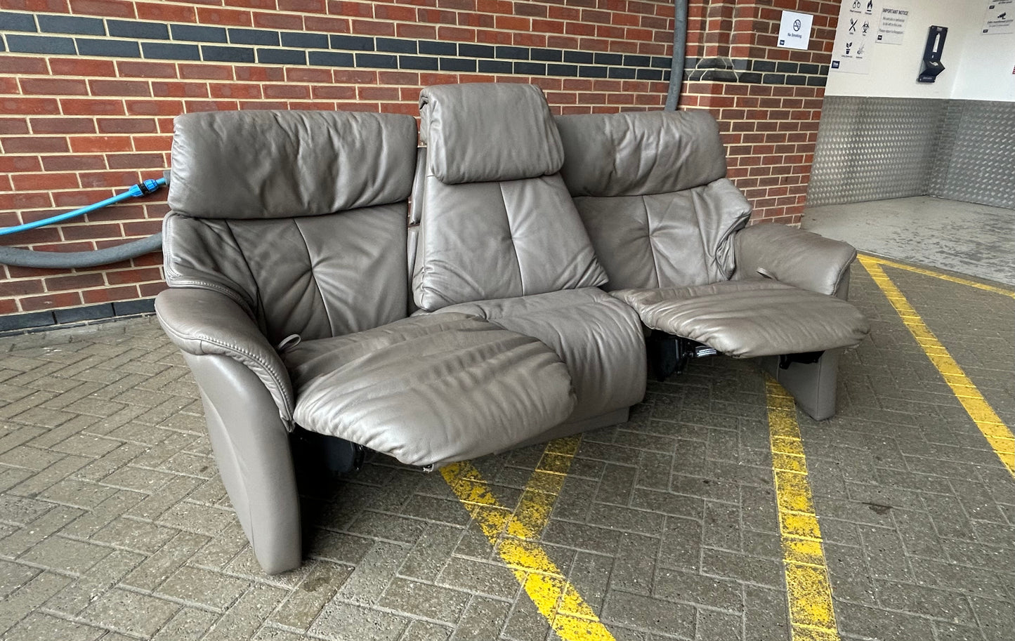 Himolla 3 Seater Curved Leather Recliner Sofa With Retractable Table Pre-Loved