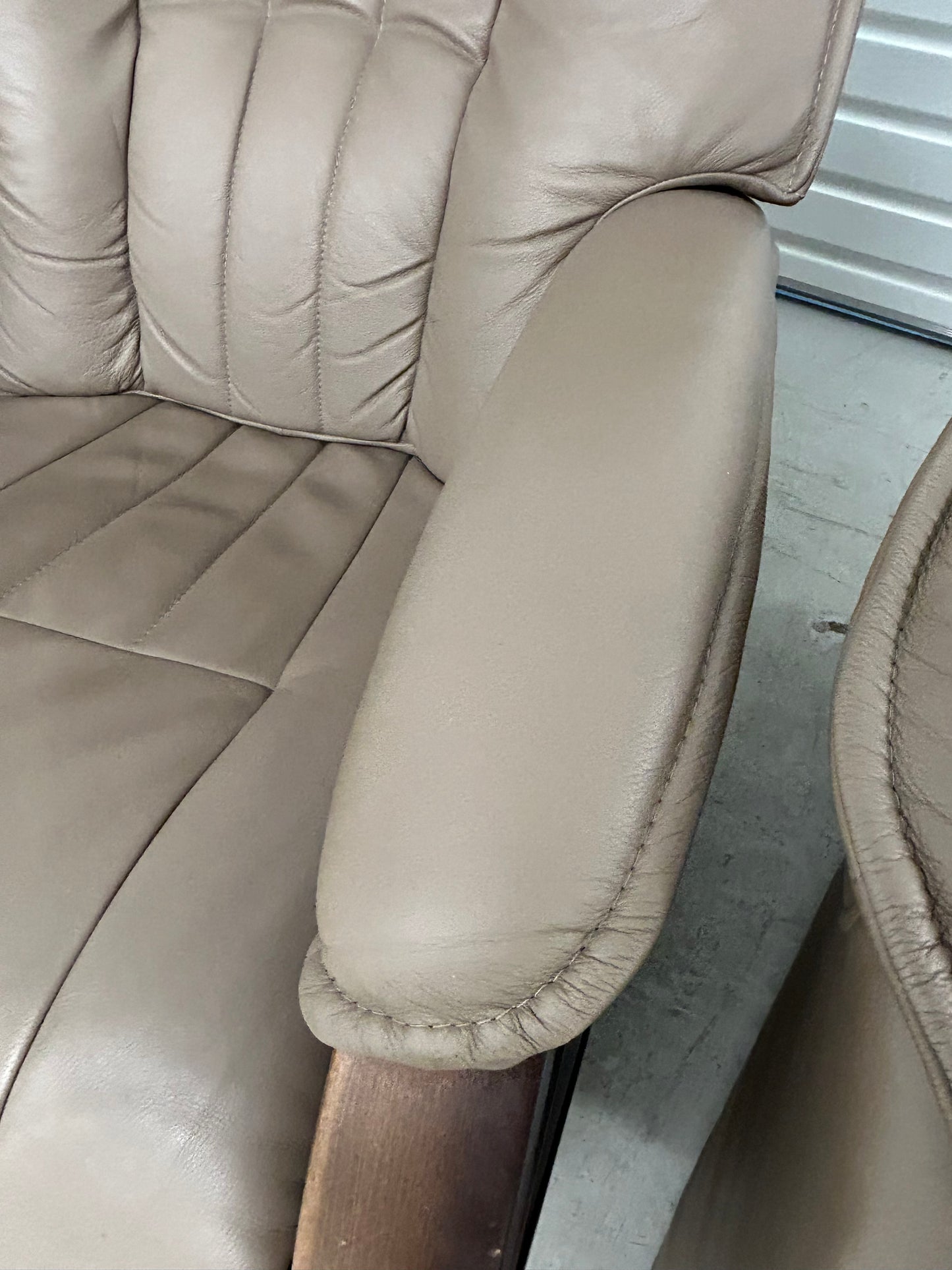 Himolla Leather Suite, 2 Mosel Recline & Swivel Chairs & Matching Recliner Sofa 2020 Pre-Loved