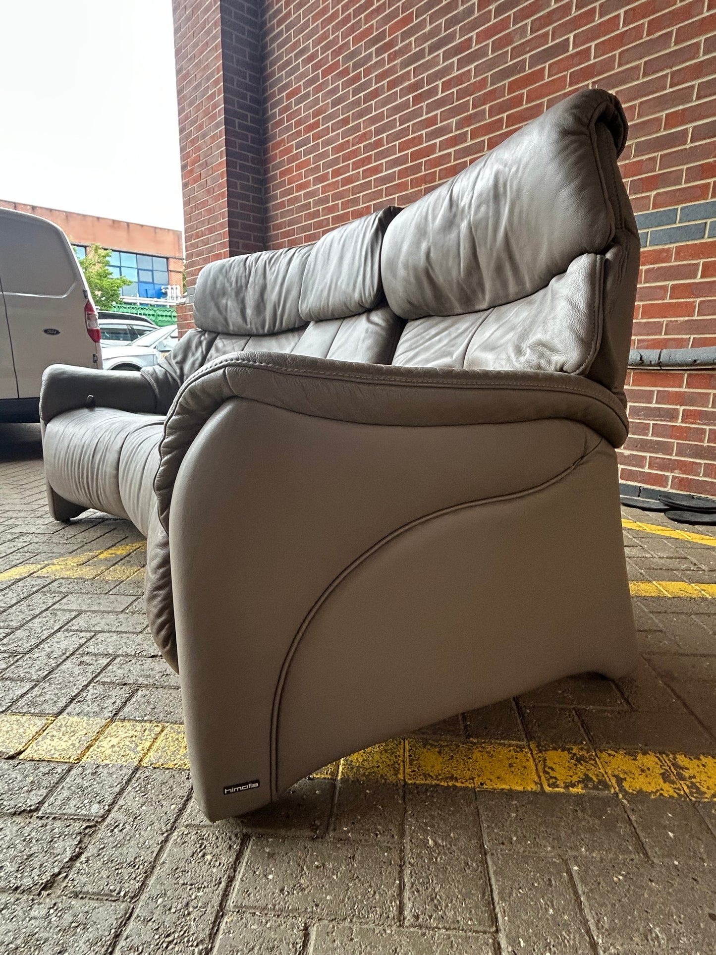 Himolla 3 Seater Curved Leather Recliner Sofa With Retractable Table Pre-Loved