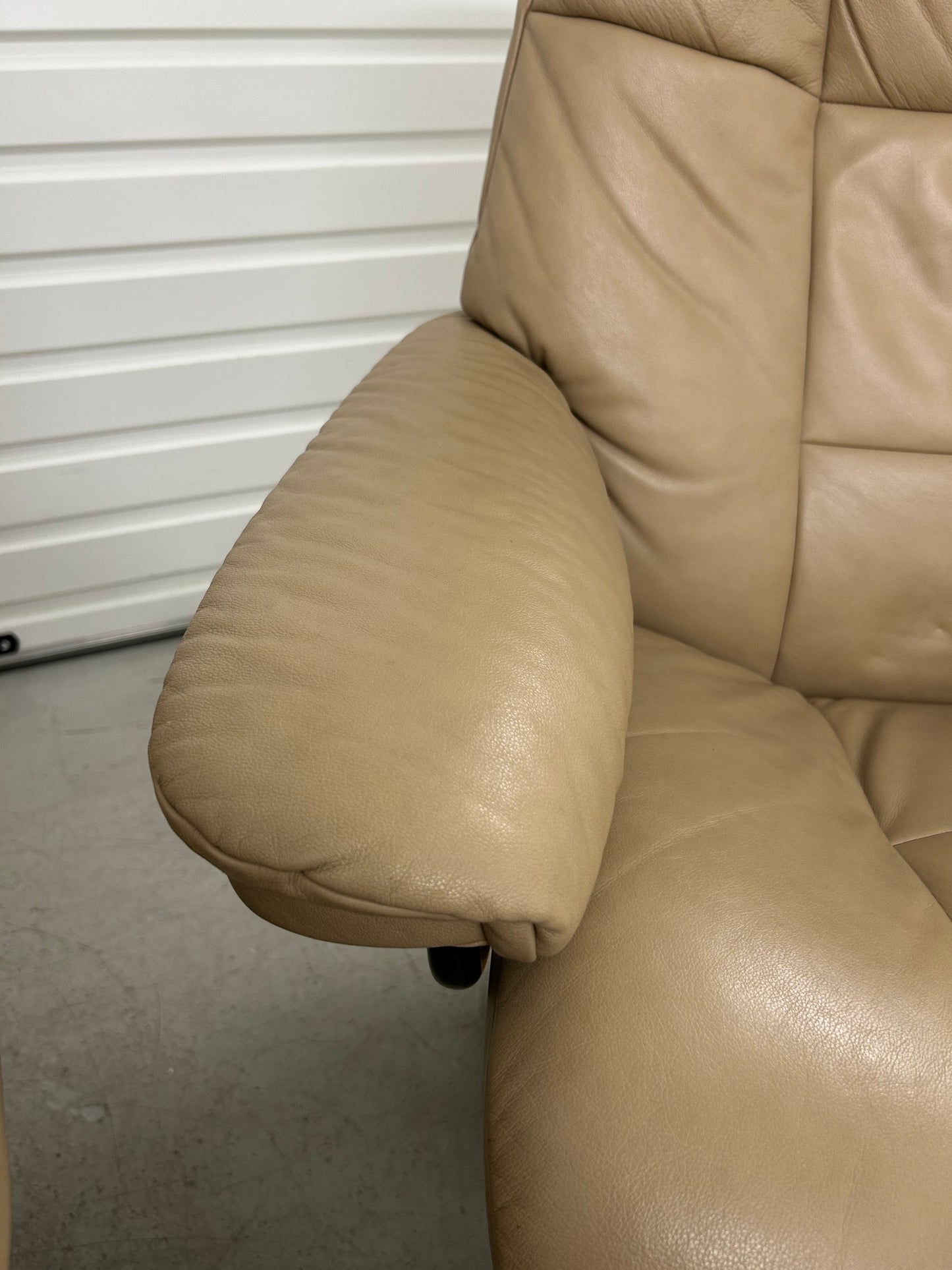 Ekornes Stressless Large Mayfair Recline/Swivel Sand Leather Armchairs & Stools Pre-Loved