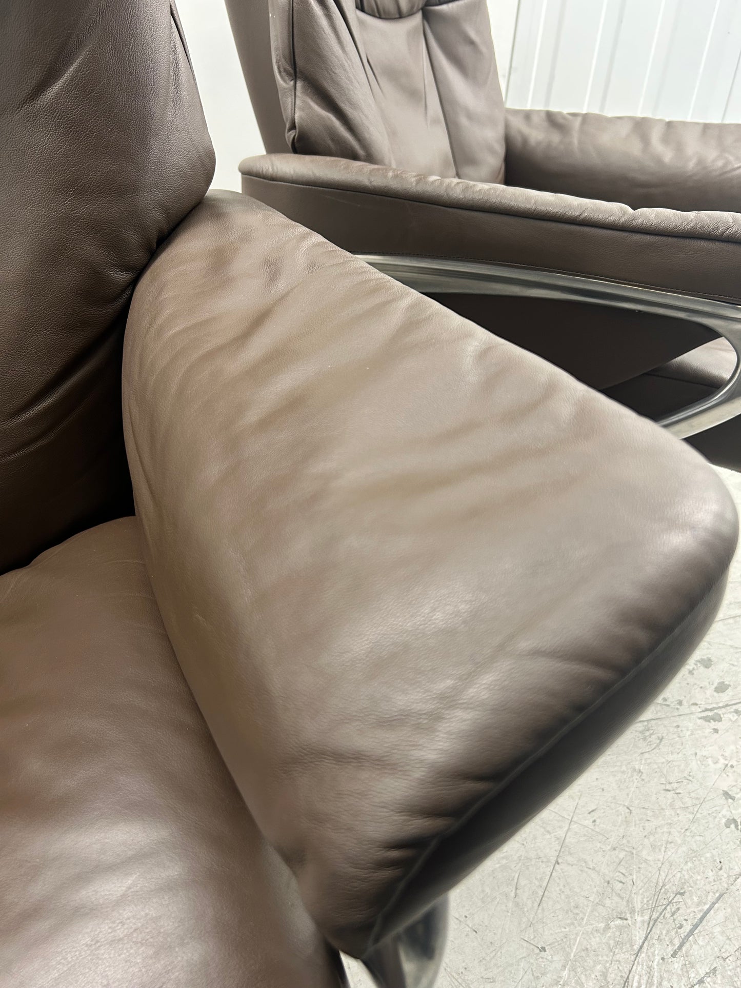 Ekornes Stressless Signature Mayfair Chestnut Leather Recliners Medium Pair Pre-Loved