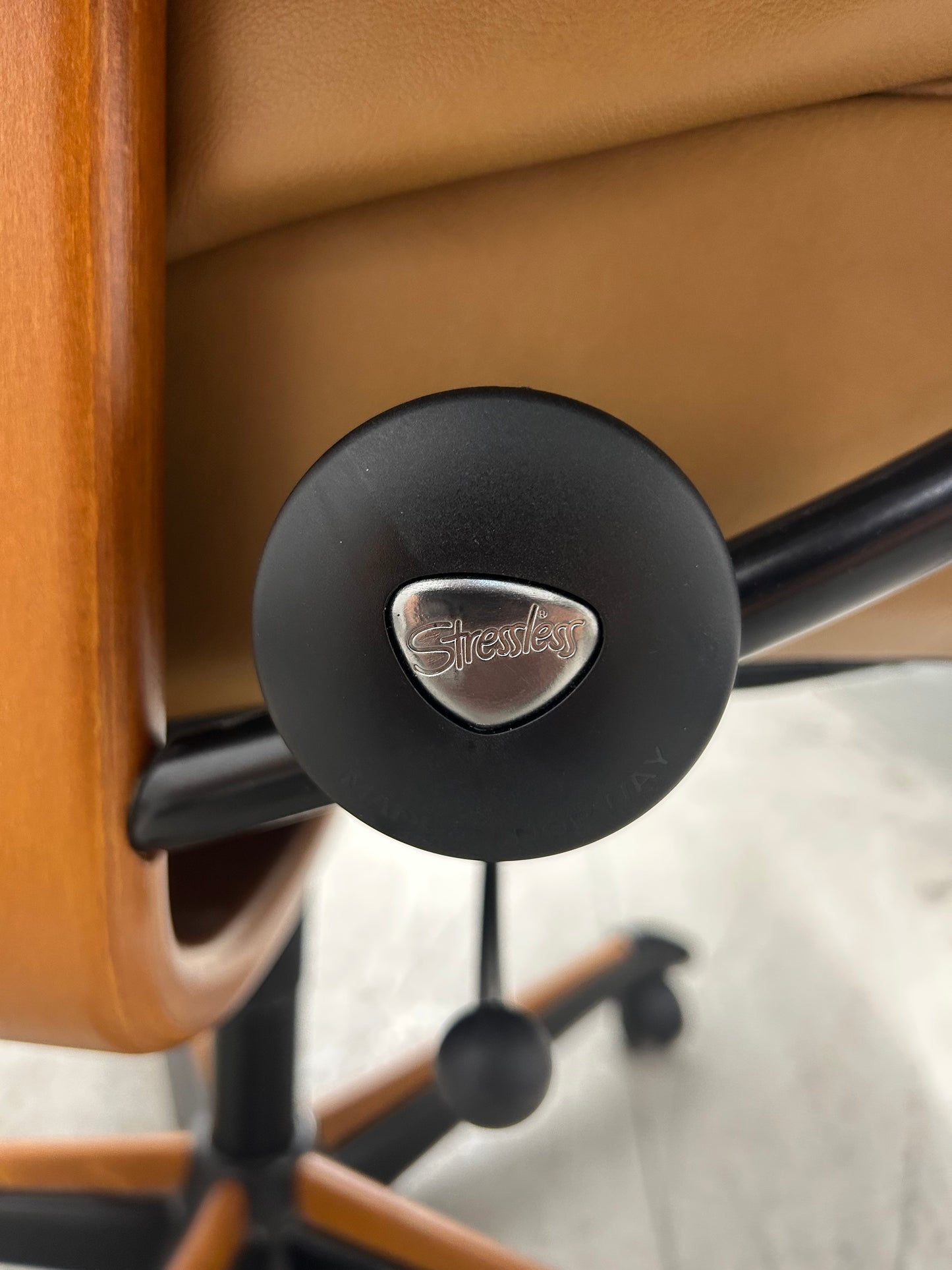 Ekornes Stressless Mayfair Recliner Taupe Leather Office Desk Chair Pre-Loved
