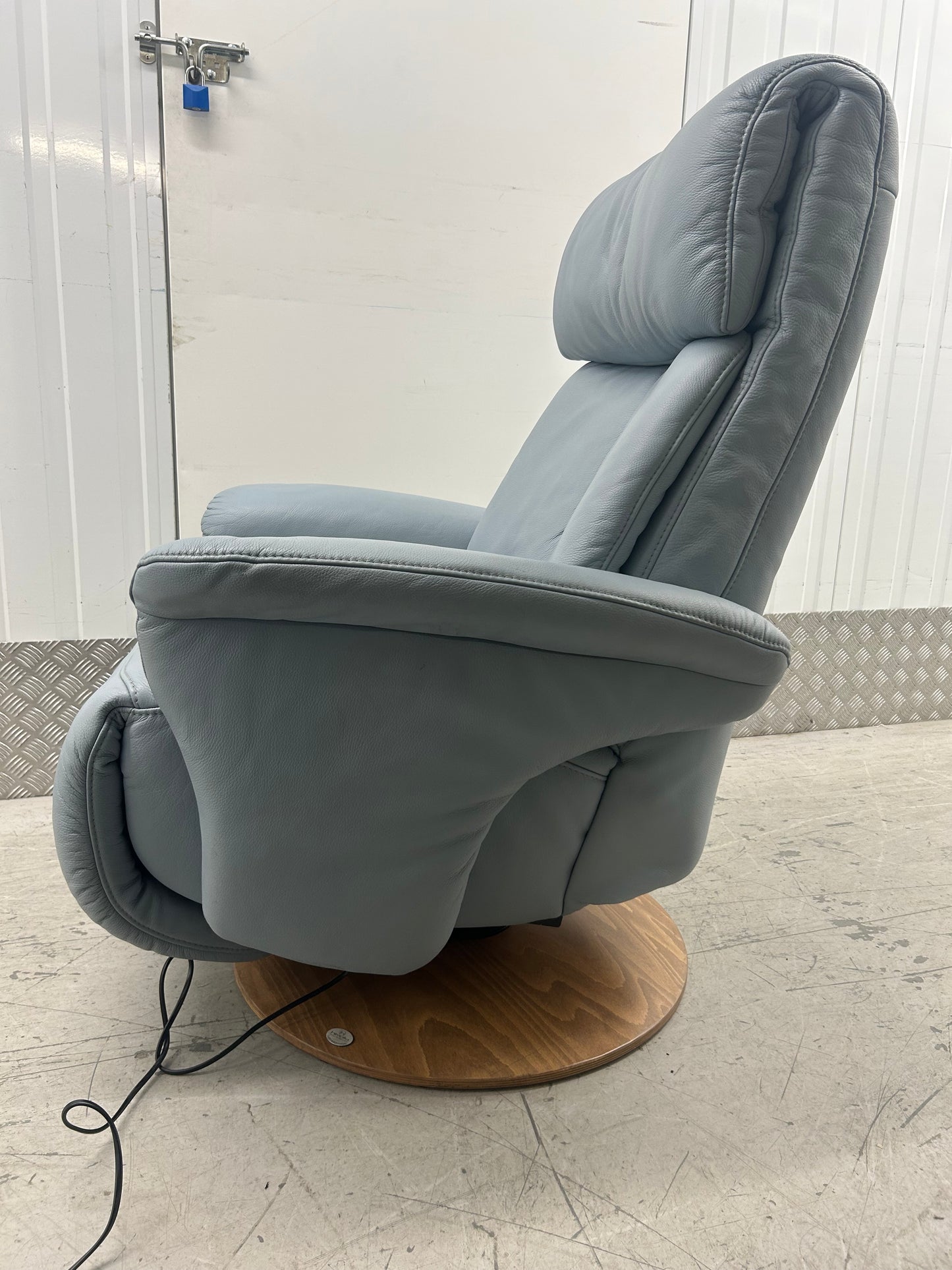 Himolla Sinatra Leather Power Recliner Lift & Rise With Integrated Footrest 2018 Pre-Loved