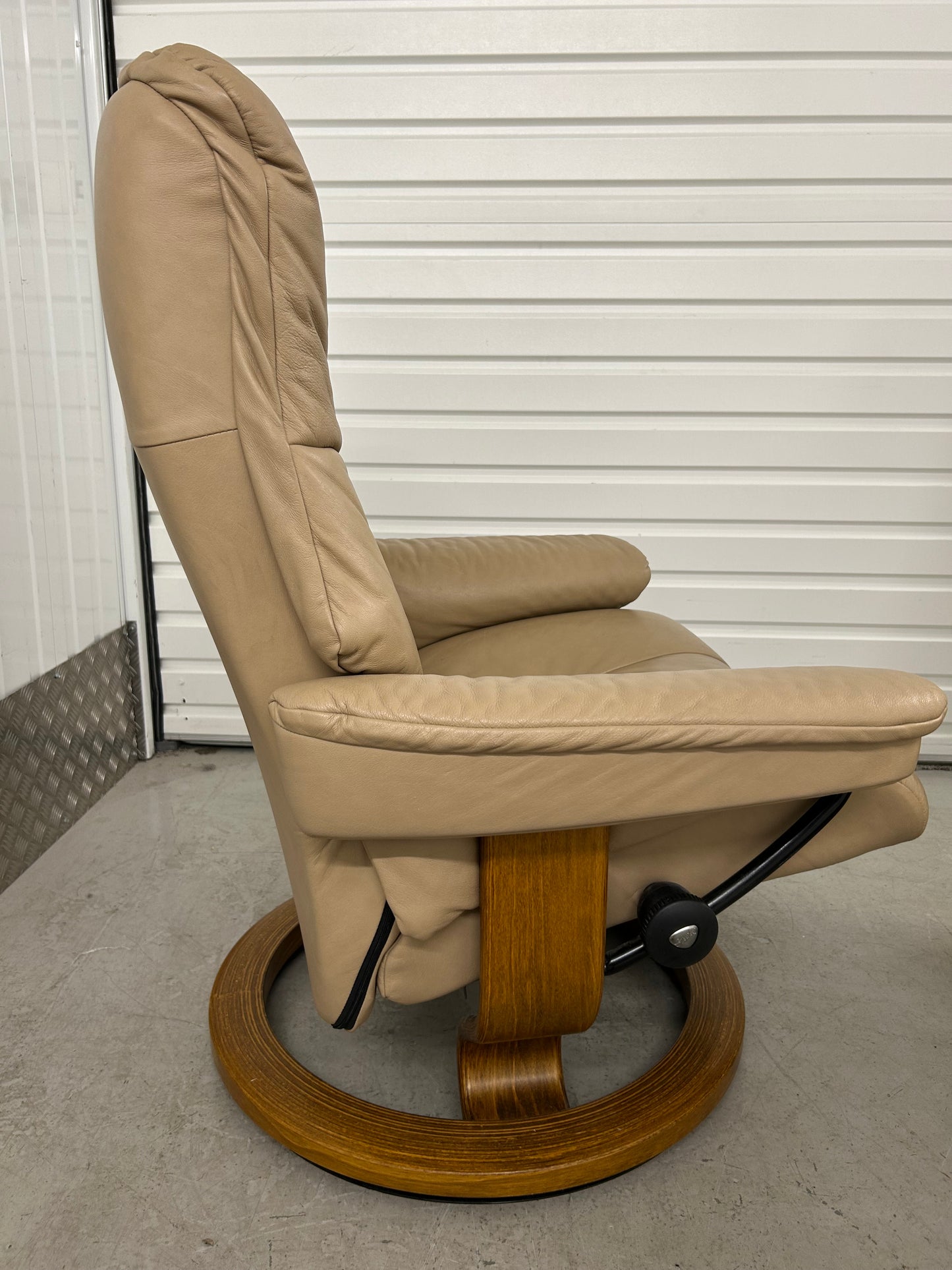 Ekornes Stressless Large Mayfair Recline/Swivel Sand Leather Armchairs & Stools Pre-Loved