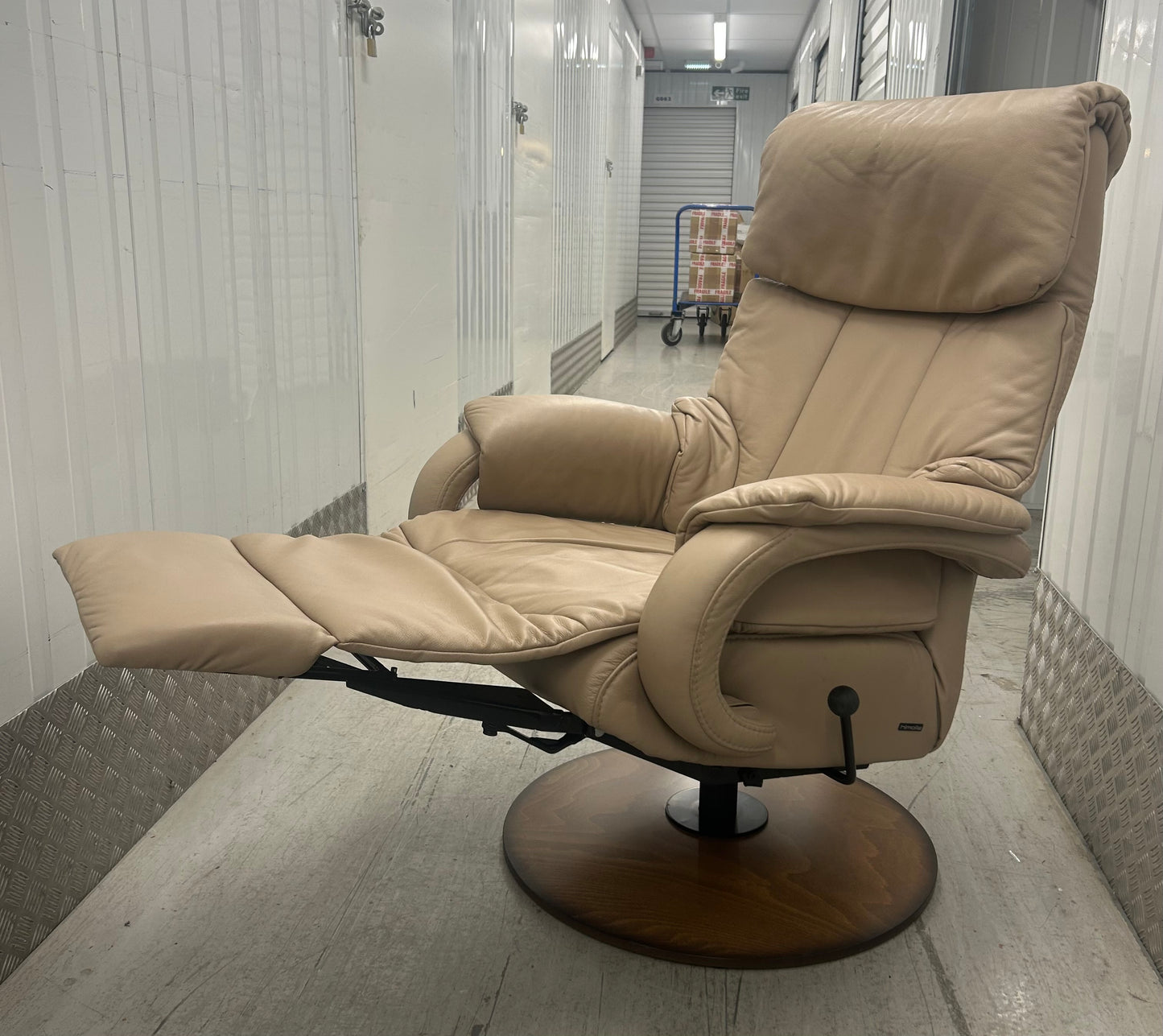 Himolla Tobi Leather Recline & Swivel Armchair With Integrated Footrest 2022 Pre-Loved