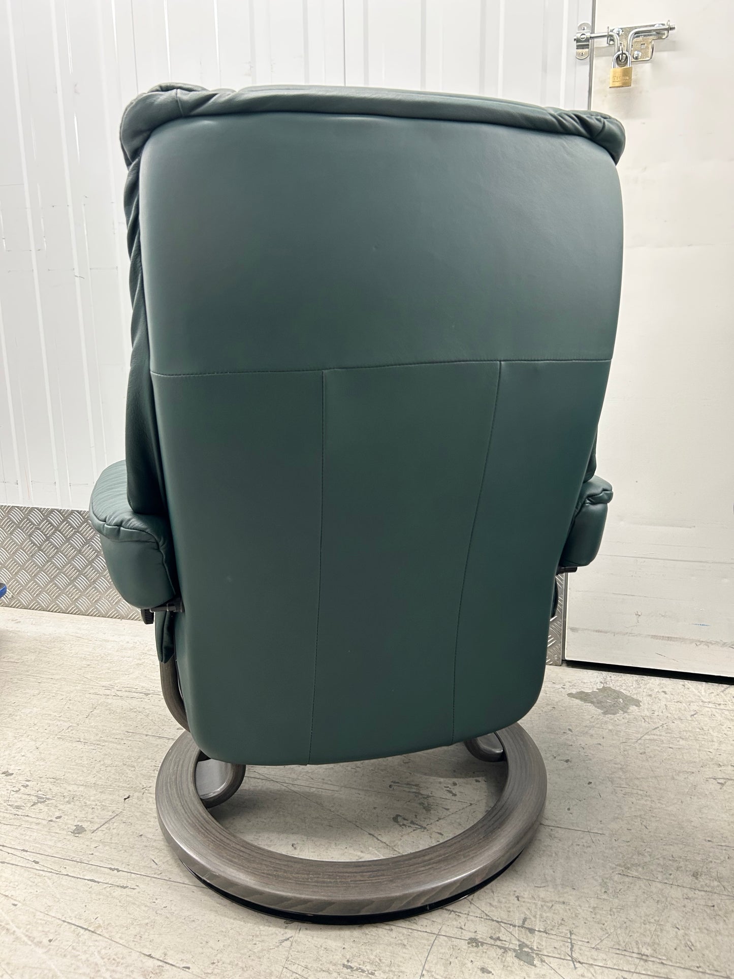 Ekornes Stressless Mayfair Medium Size Green Leather Power Recliners Pair Pre-Loved