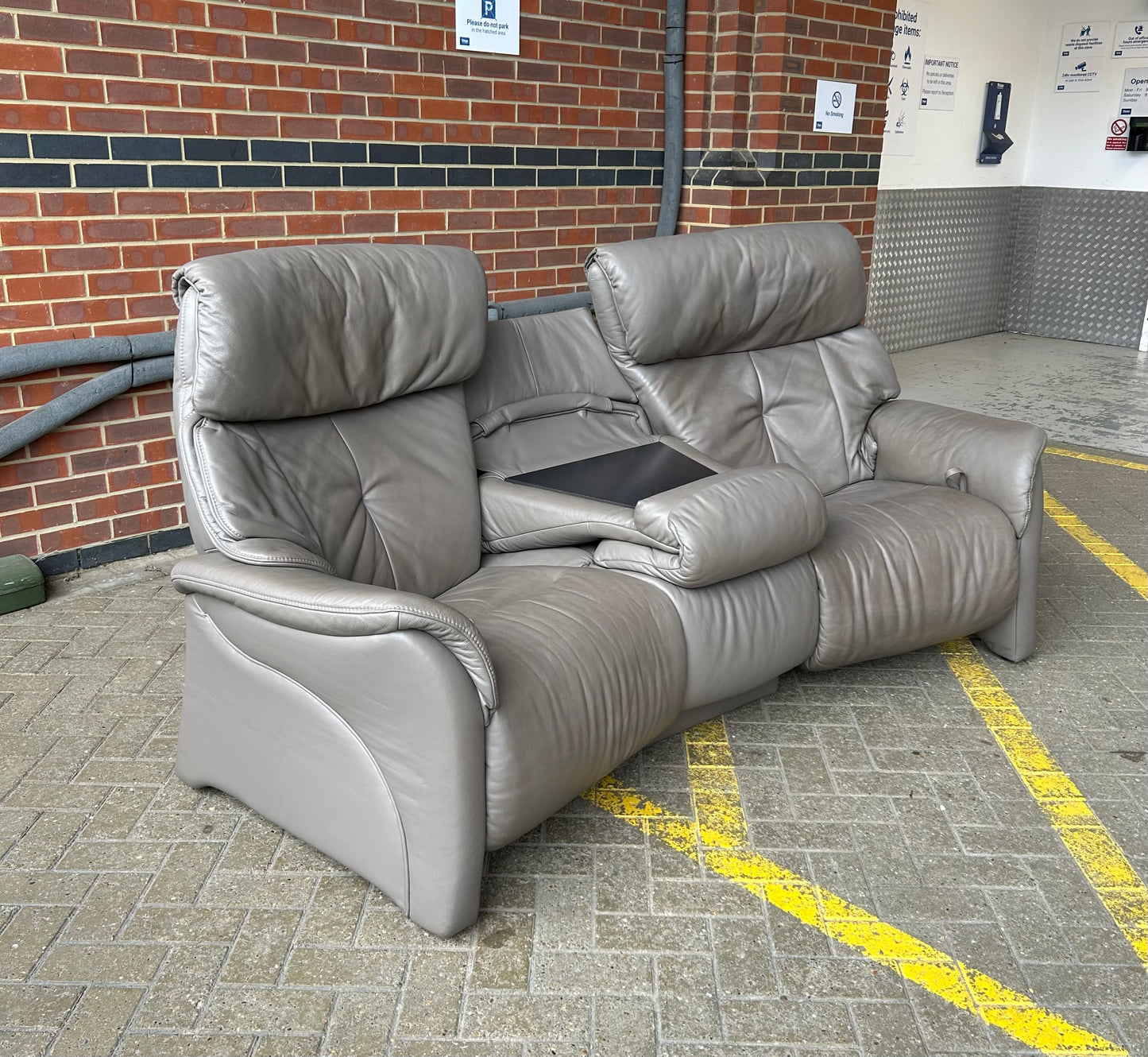 Himolla 3 Seater Curved Leather Recliner Sofa With Retractable Table Pre-Loved