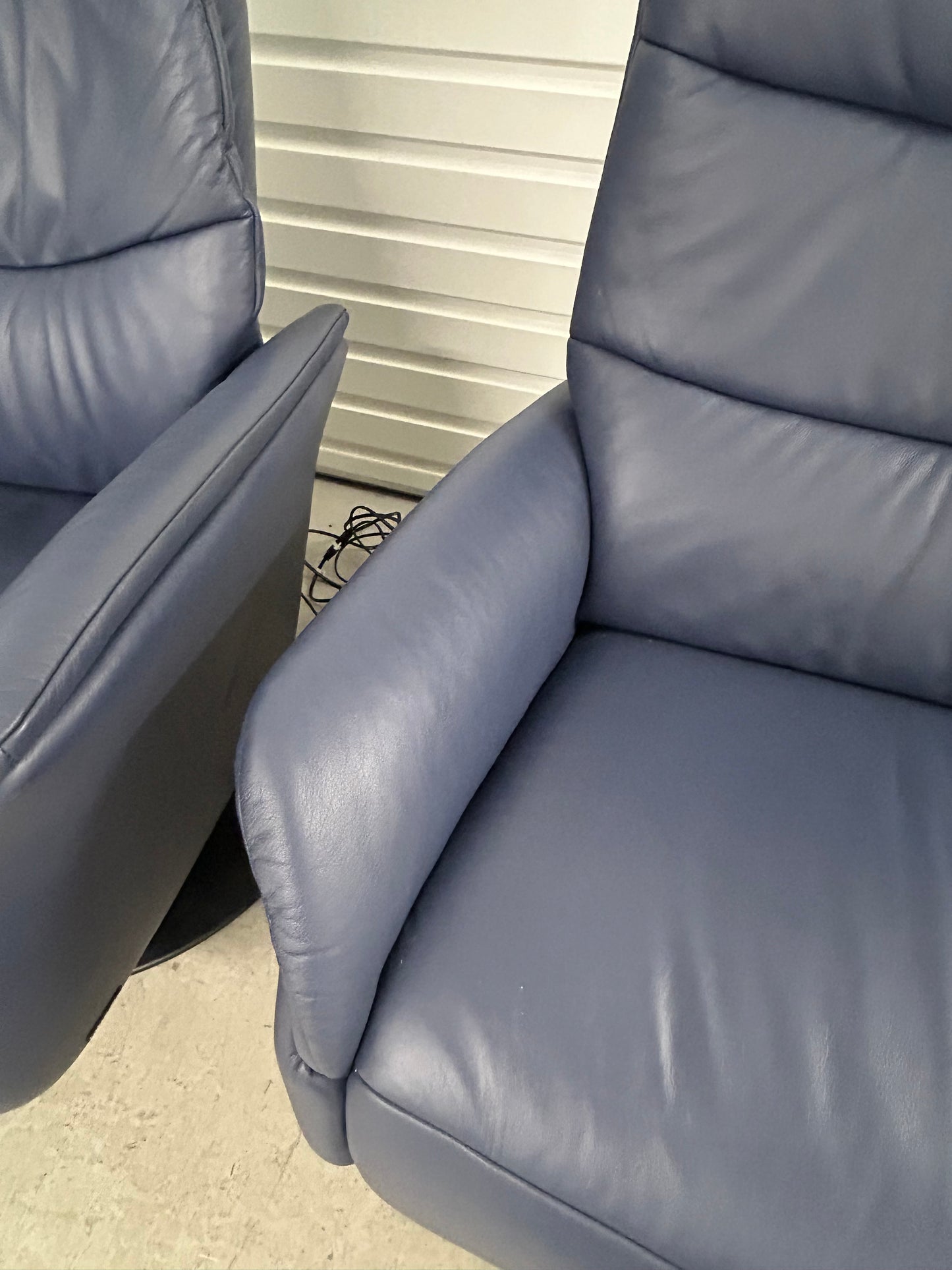 Himolla Azure Blue Leather Power Recliner Armchairs & Matching Fixed 2 Seater Sofa Pre-Loved